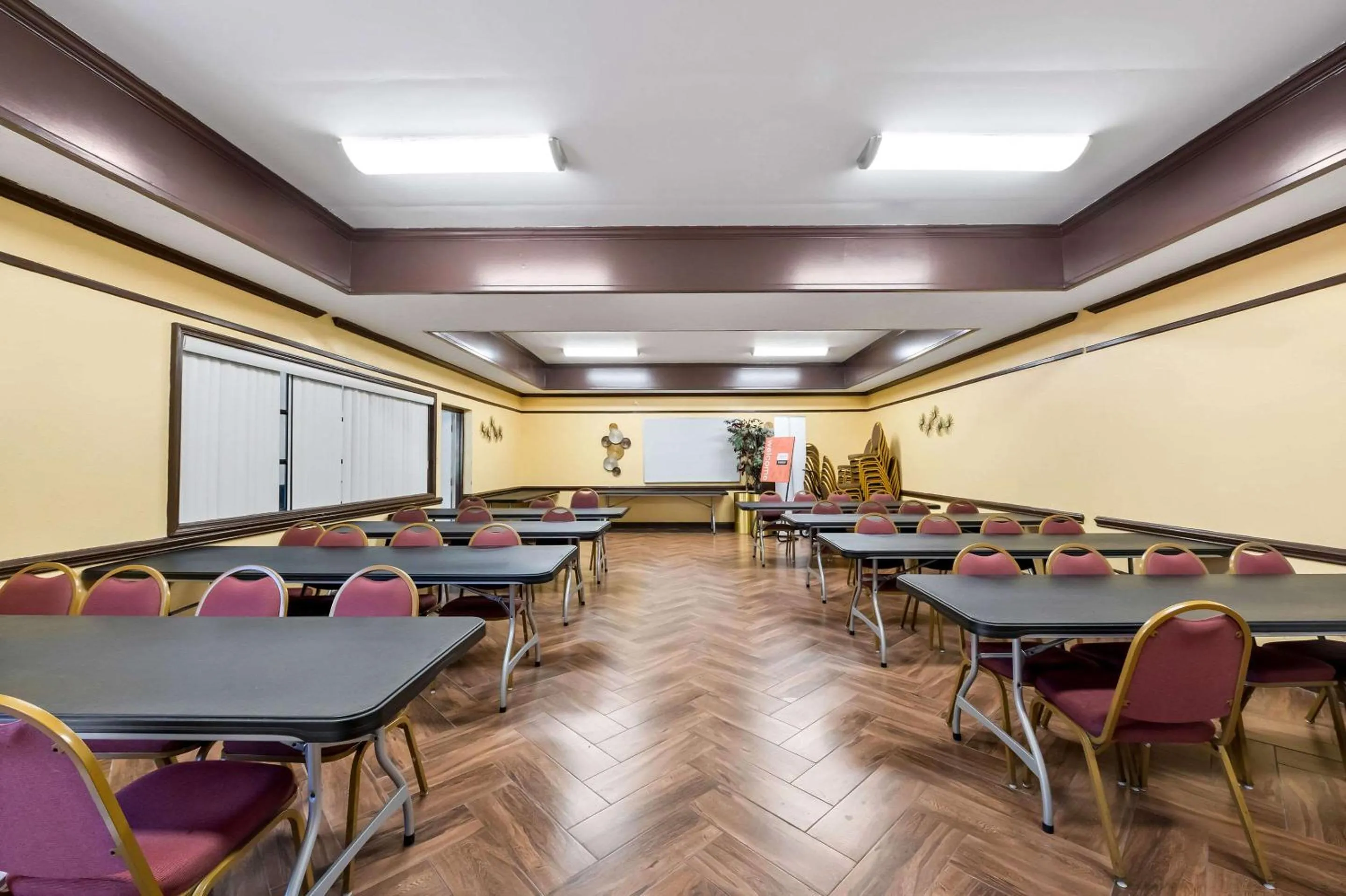 Meeting/conference room in SureStay Plus Hotel by Best Western Fayetteville