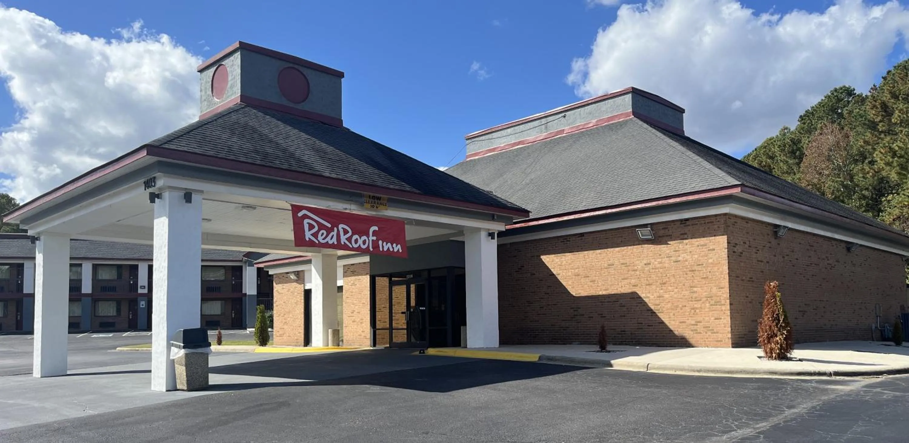 Property building in Econo Lodge Sanford NC