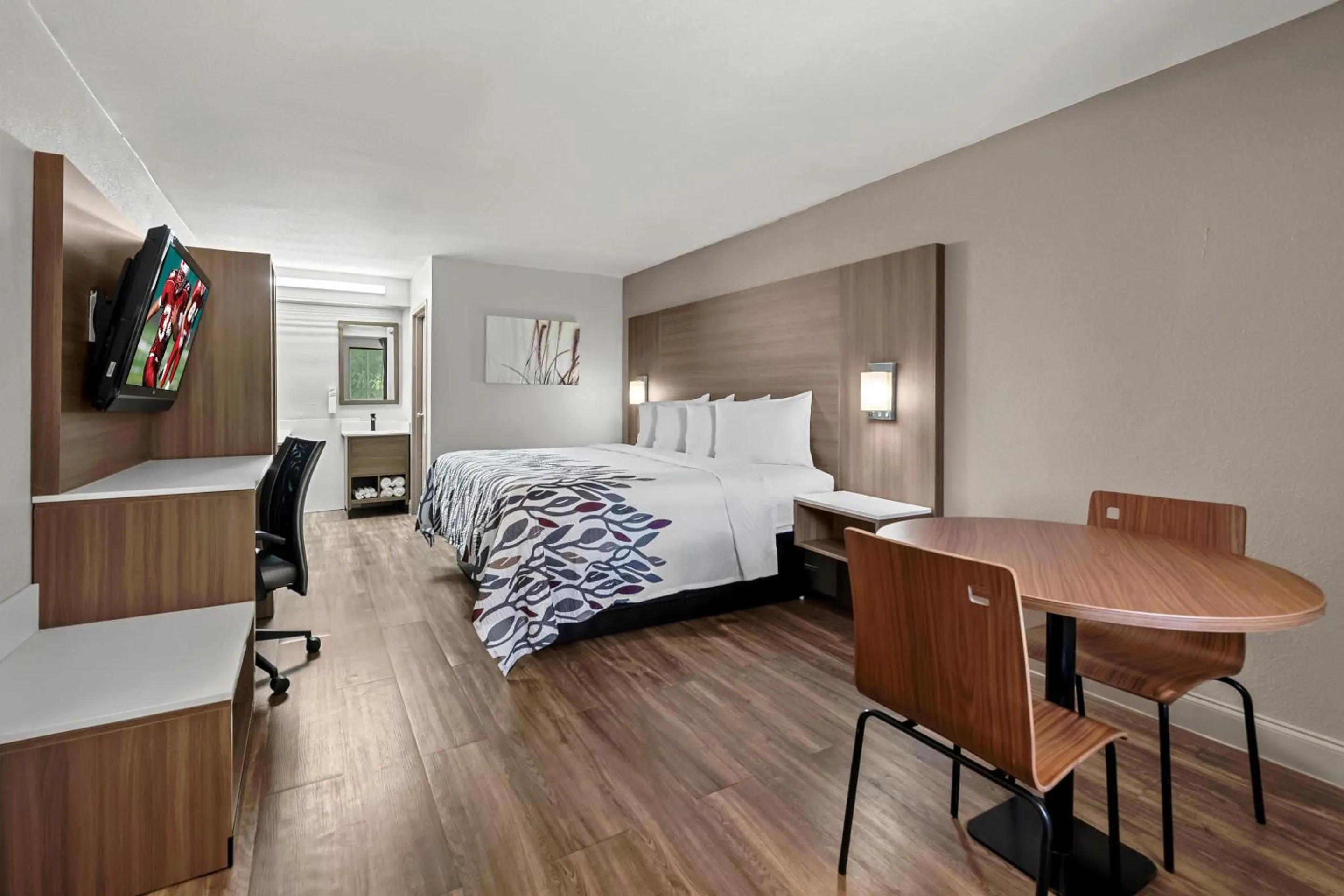 Photo of the whole room, Bed in Red Roof Inn Sanford