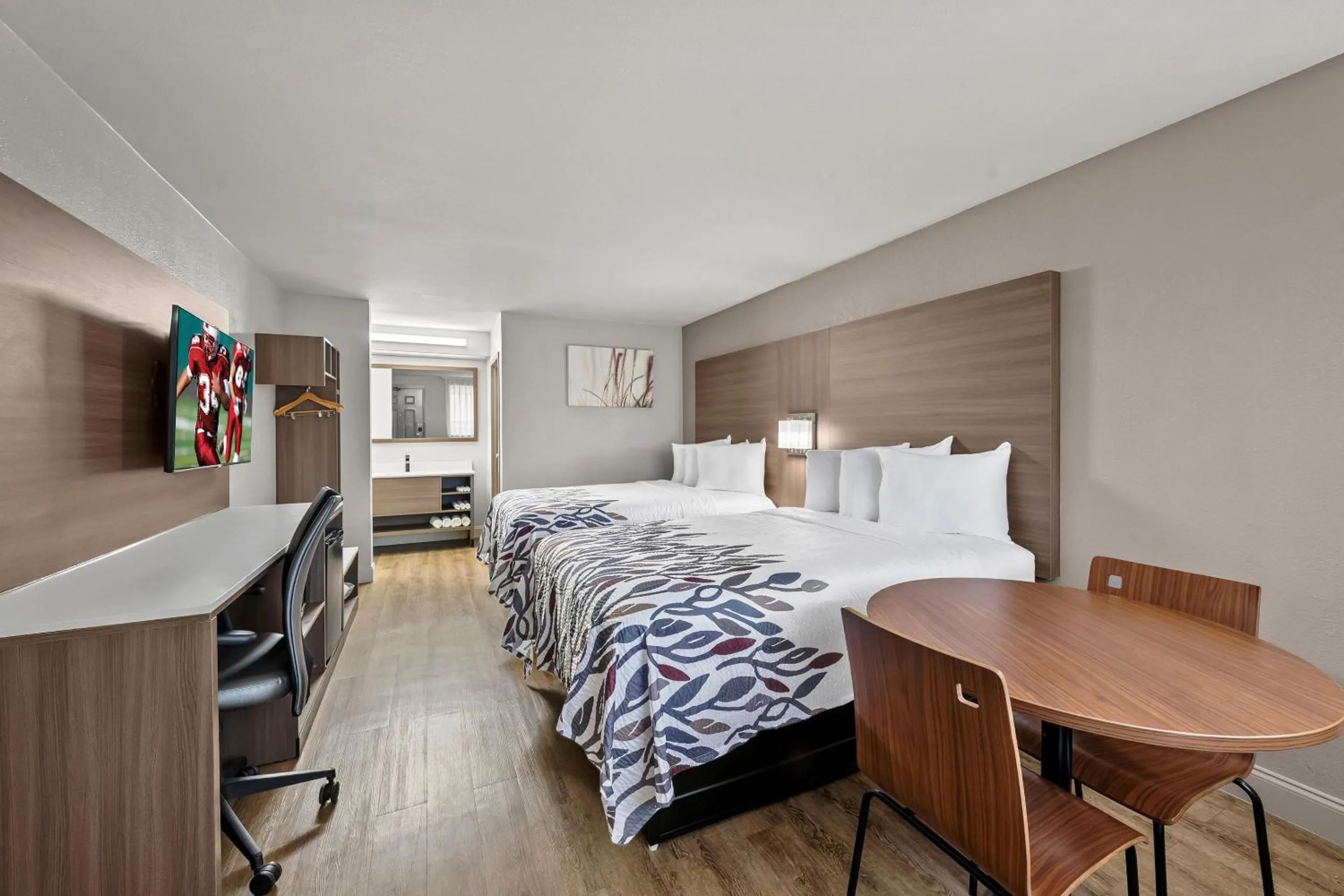 Photo of the whole room, Bed in Red Roof Inn Sanford