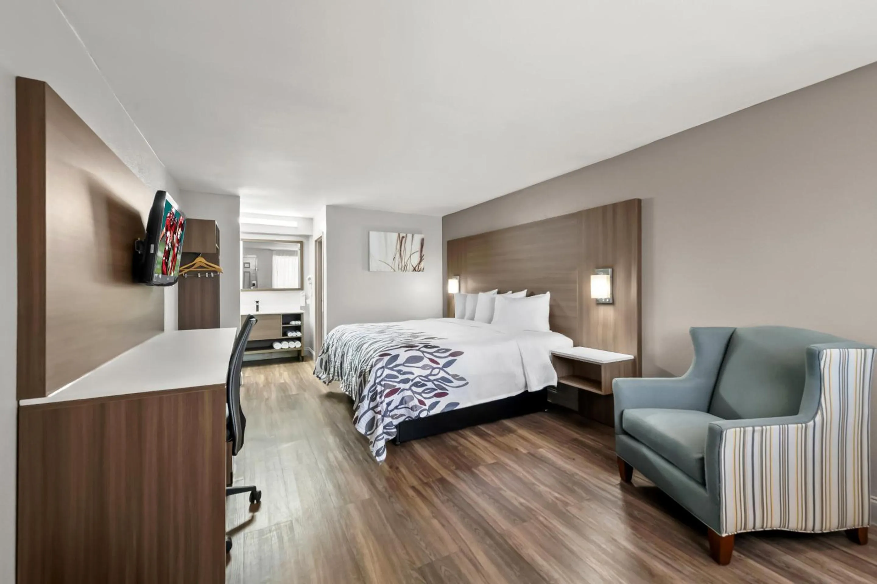 Photo of the whole room, Bed in Red Roof Inn Sanford