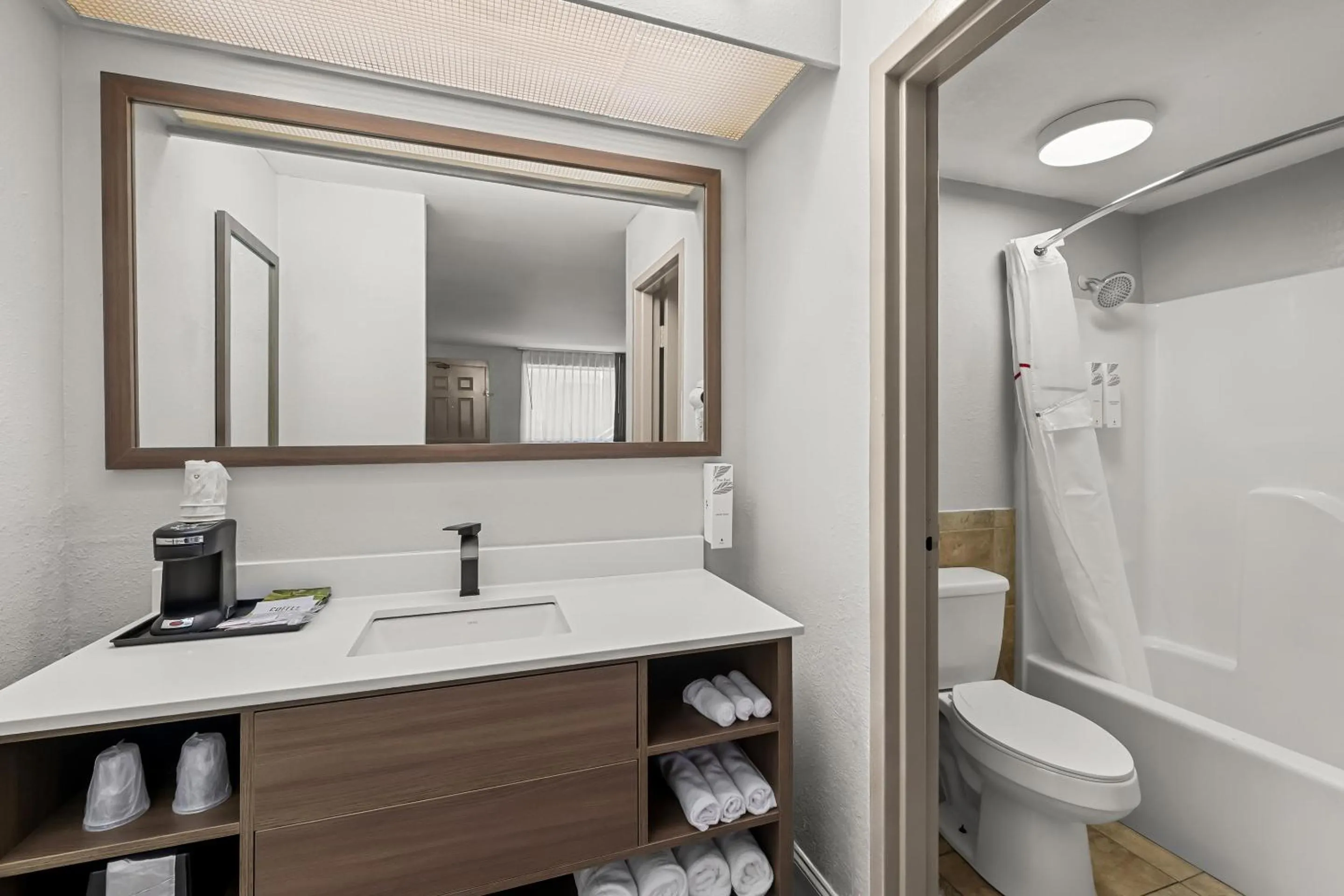 Bathroom in Red Roof Inn Sanford