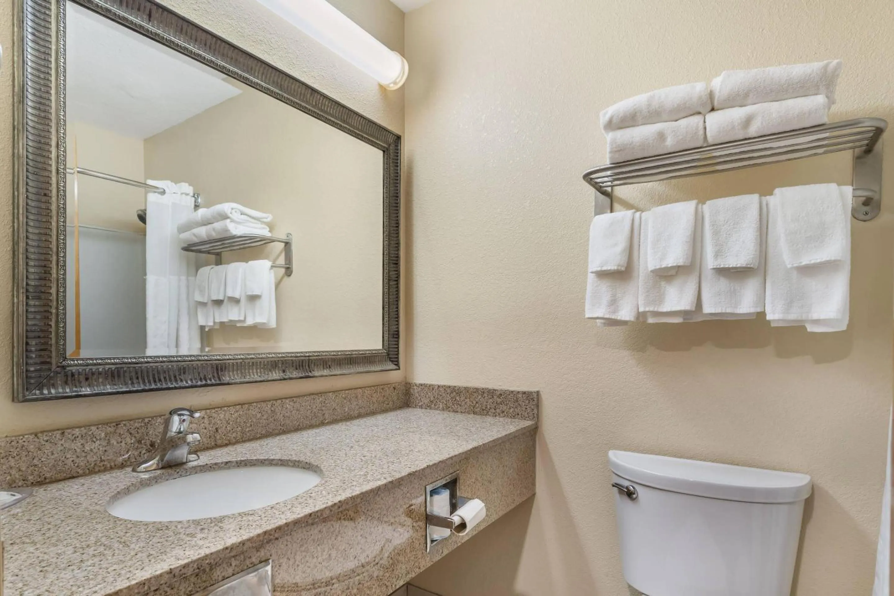 Bedroom in Quality Inn West of Asheville