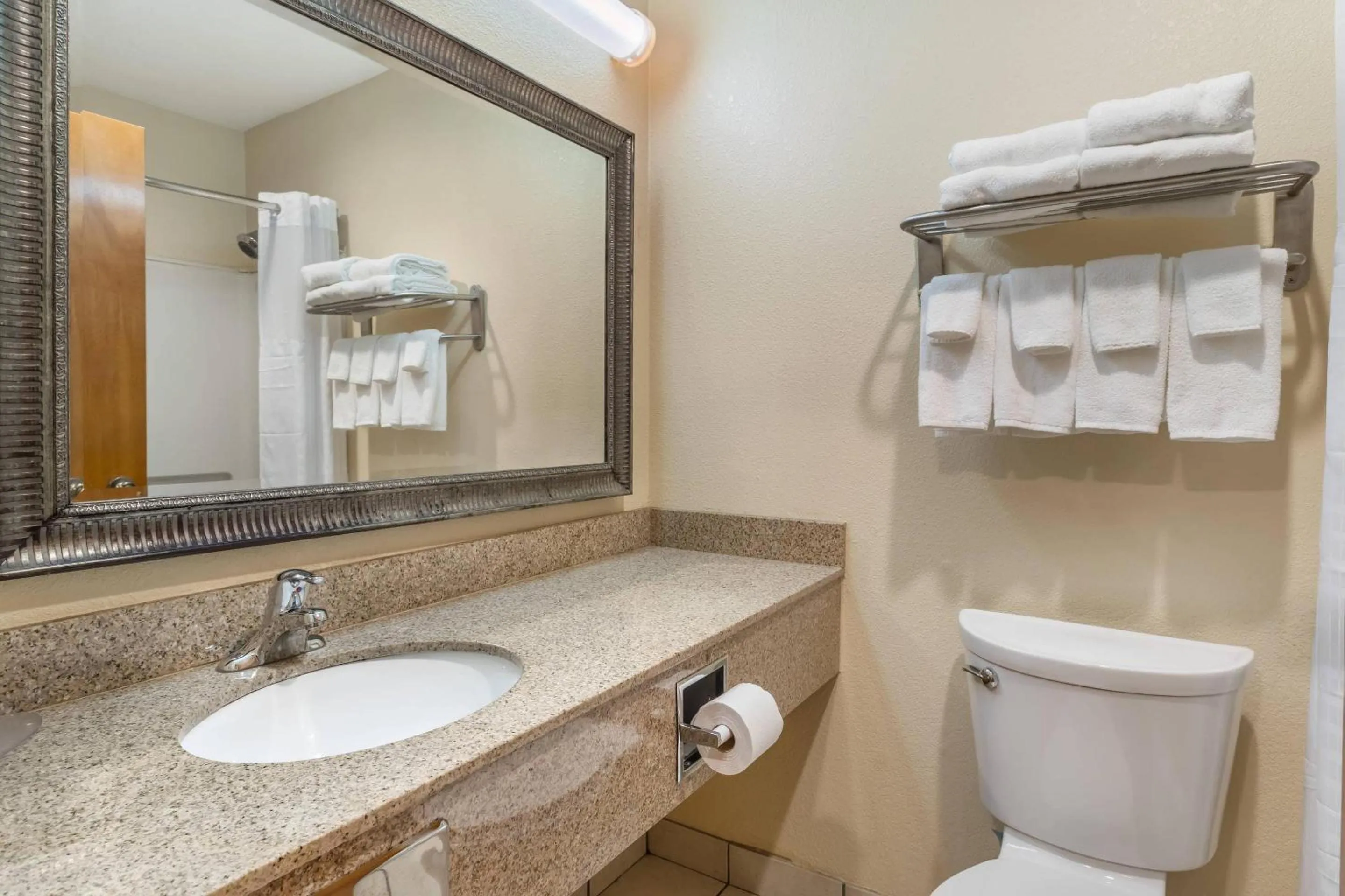 Bedroom in Quality Inn West of Asheville