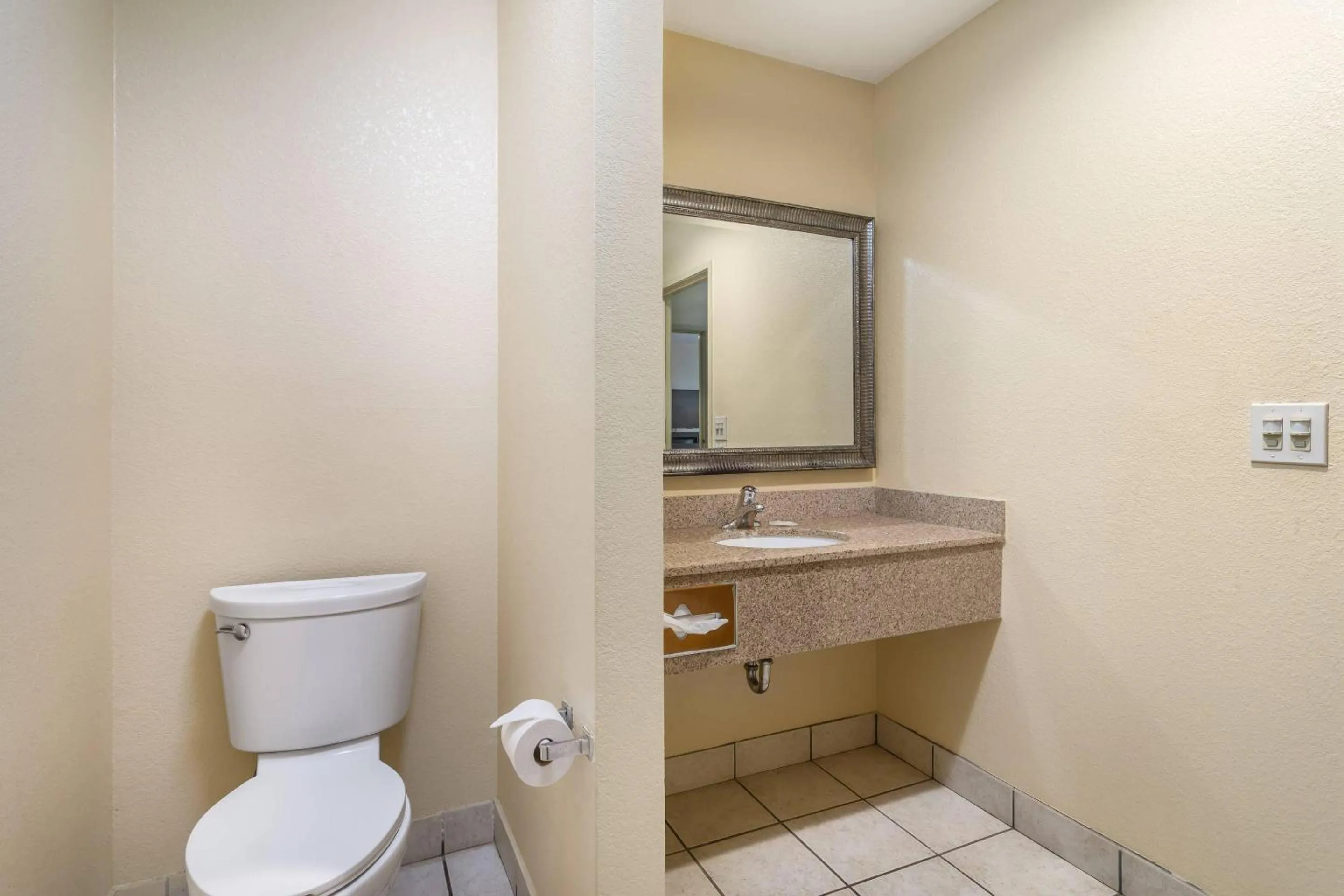 Bedroom in Quality Inn West of Asheville