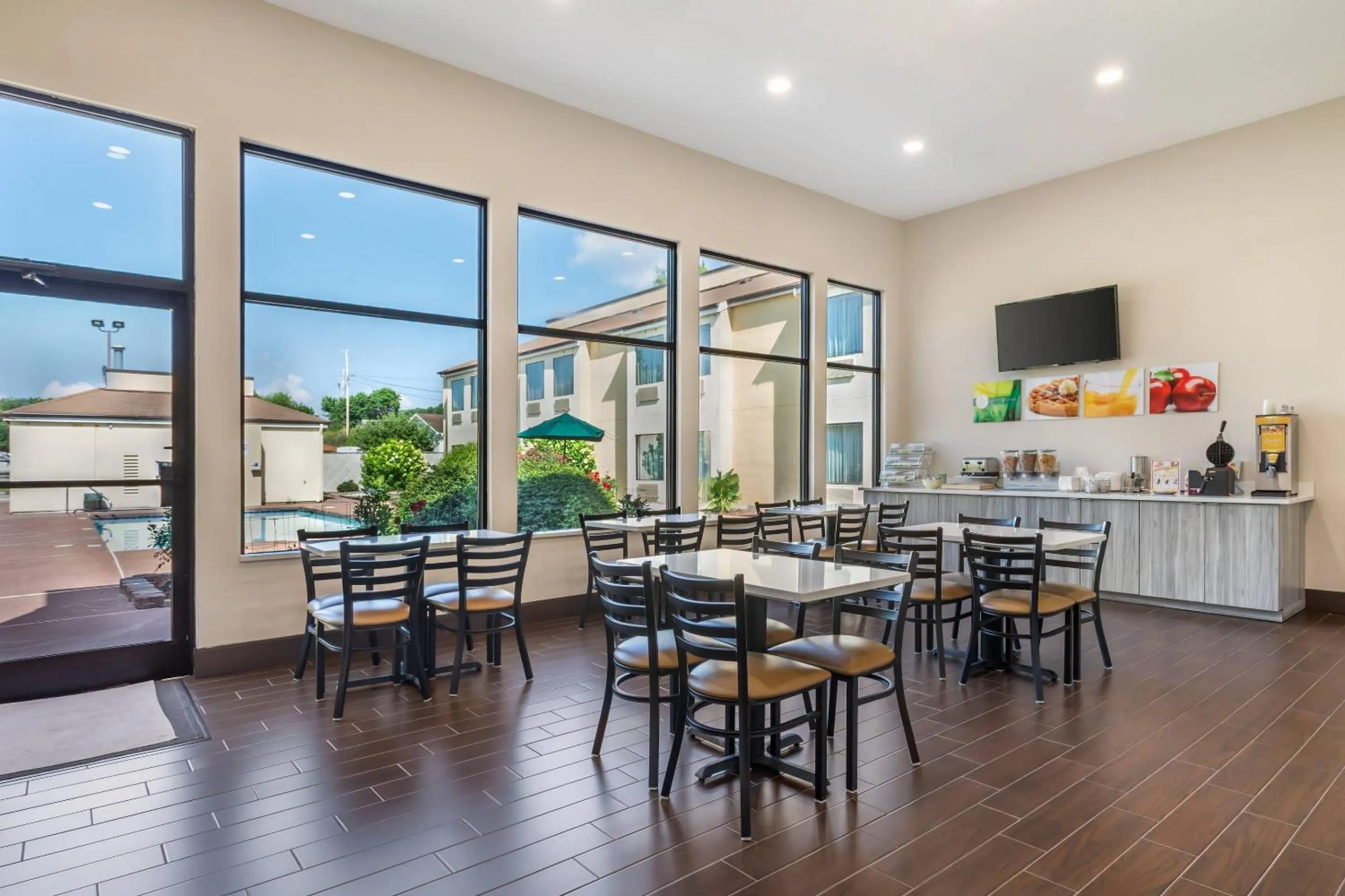 Breakfast in Quality Inn West of Asheville