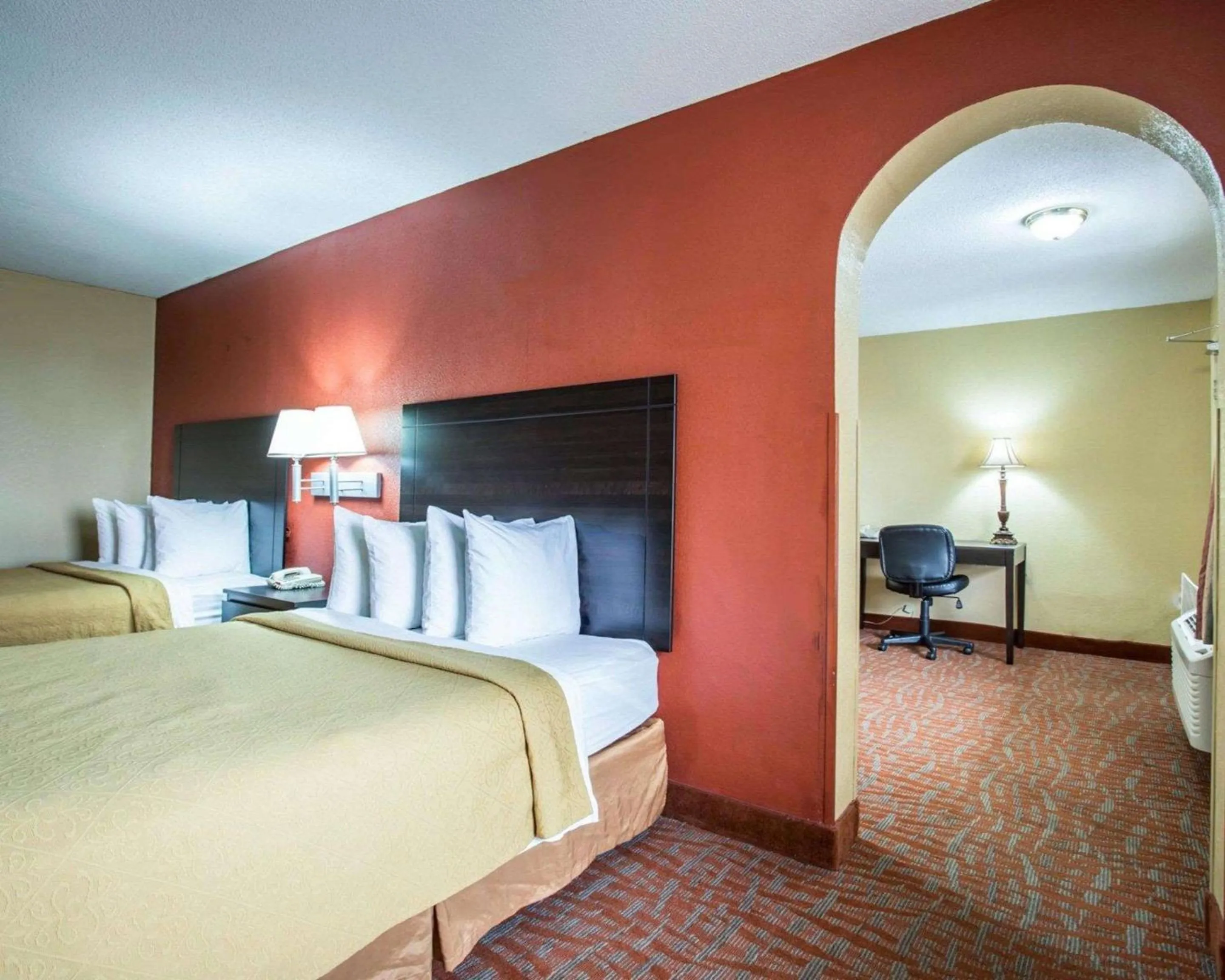 Photo of the whole room, Bed in Quality Inn & Suites Monroe