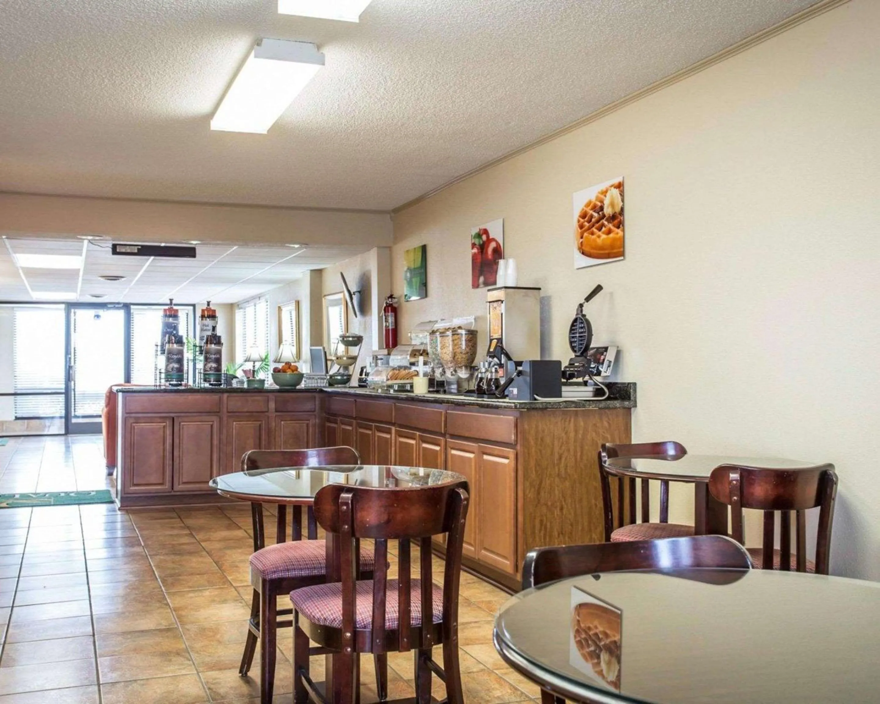 Restaurant/places to eat in Quality Inn & Suites Monroe