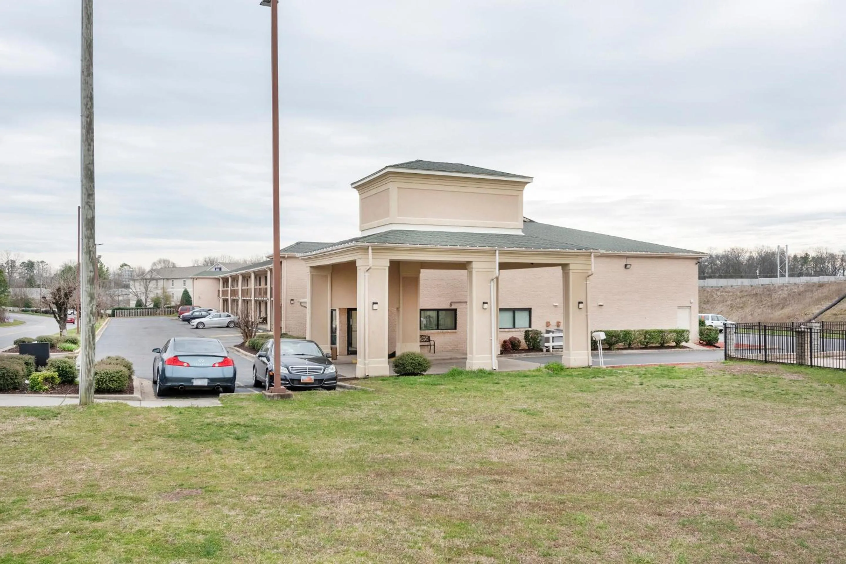 Facade/entrance, Garden in OYO Hotel Kannapolis