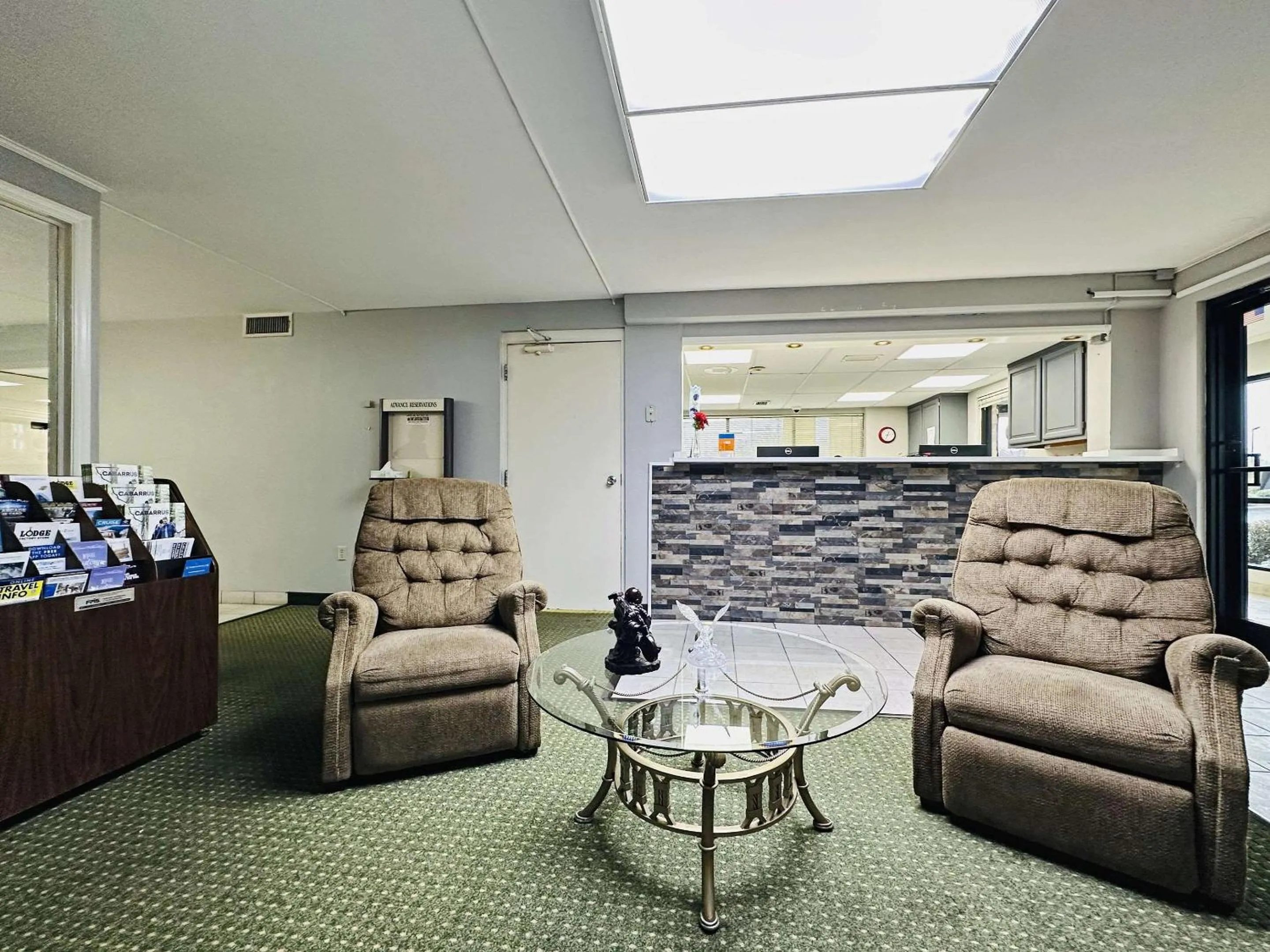 Lobby or reception, Seating Area in OYO Hotel Kannapolis