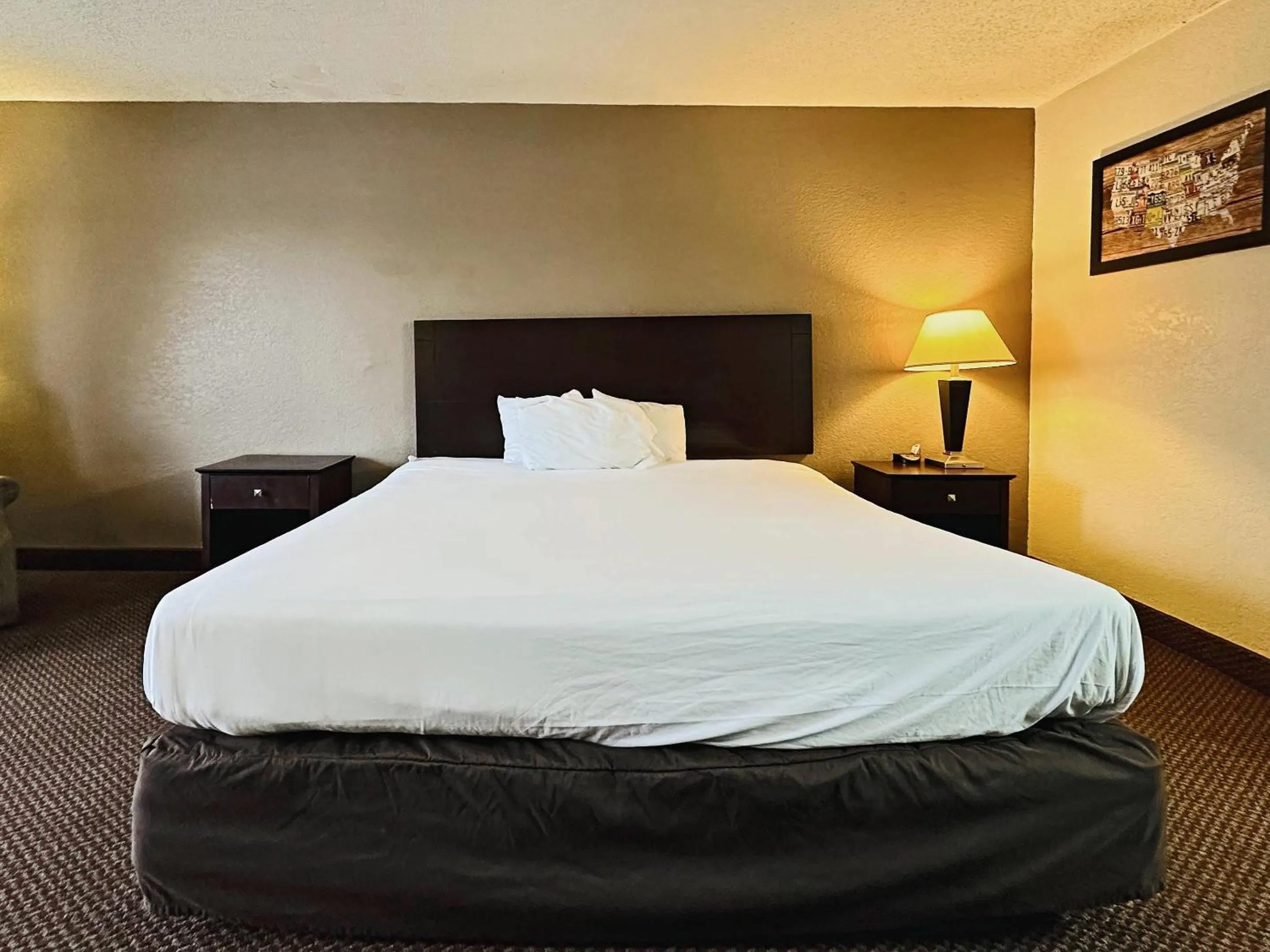 Bedroom, Bed in Econo Lodge