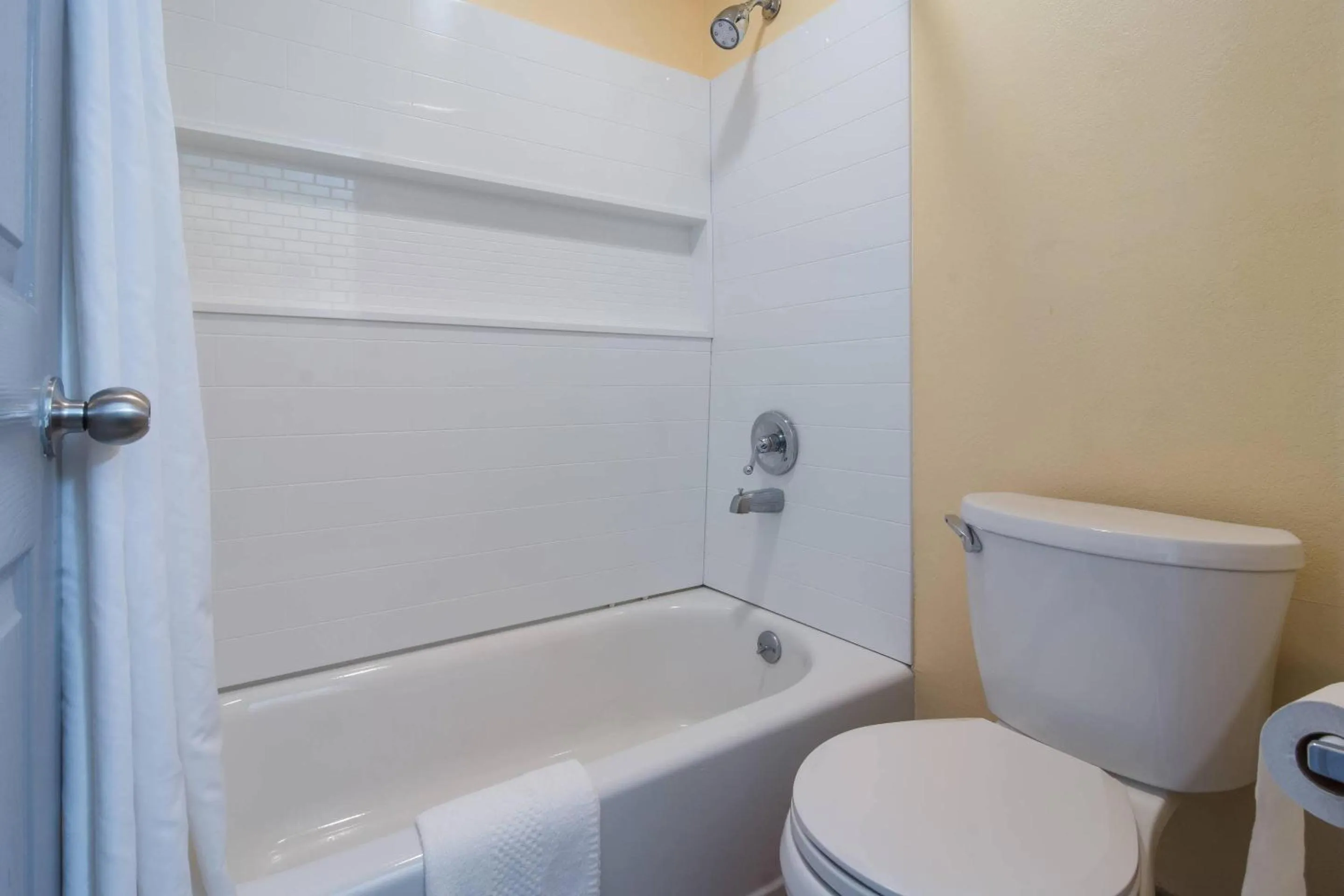 Bedroom in Econo Lodge Battleboro - Rocky Mount I-95