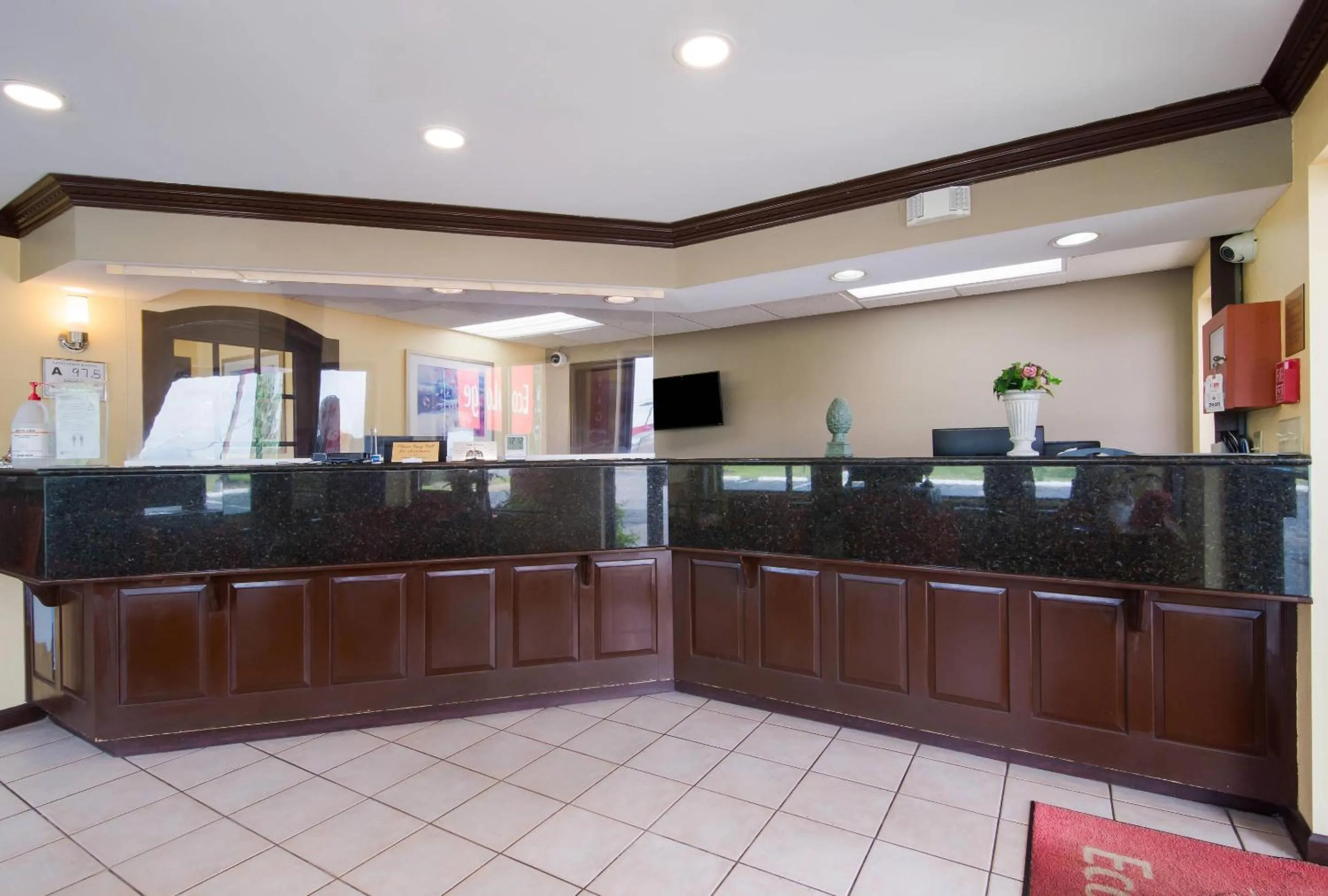 Lobby or reception in Econo Lodge Battleboro - Rocky Mount I-95