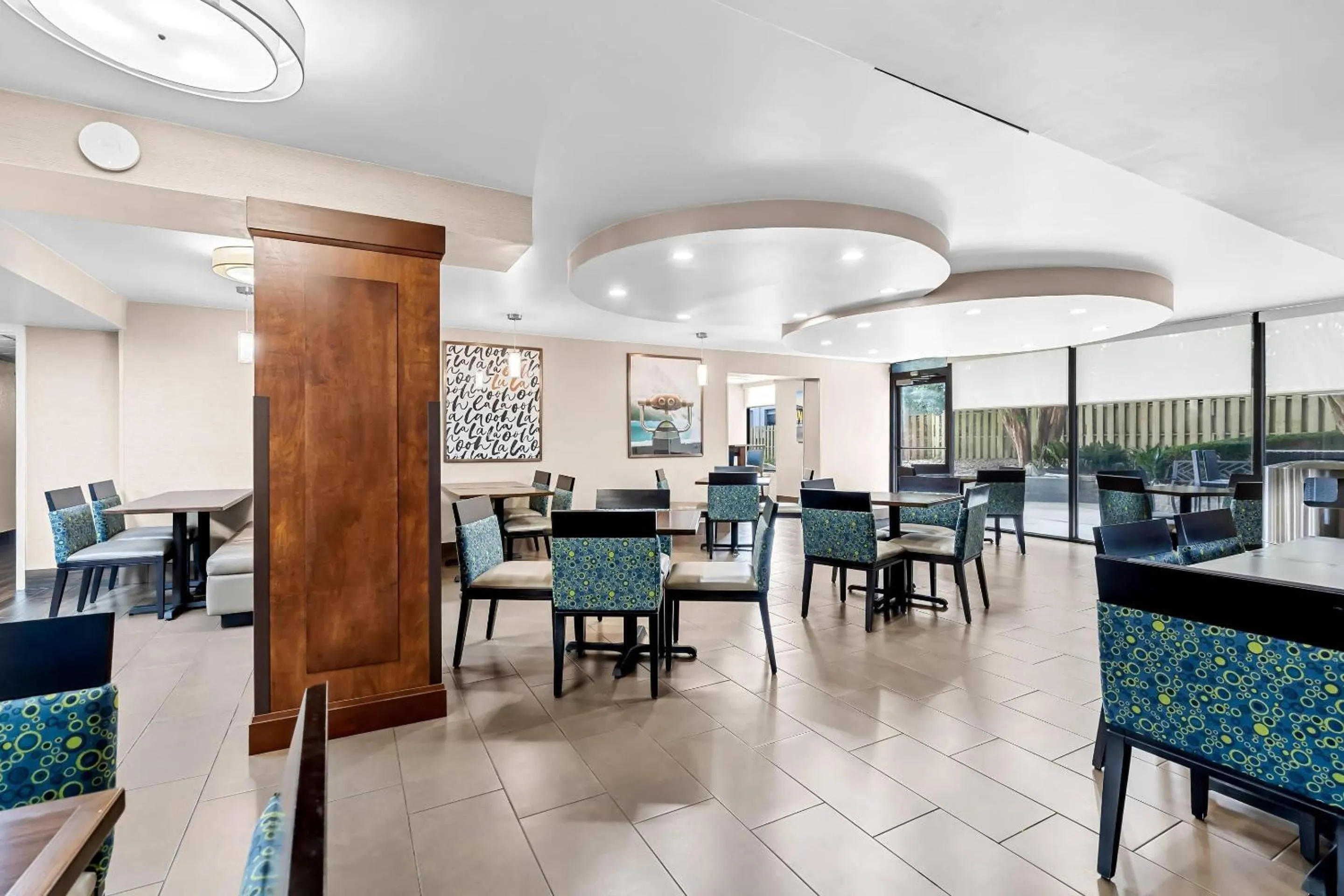 Breakfast in Comfort Inn University