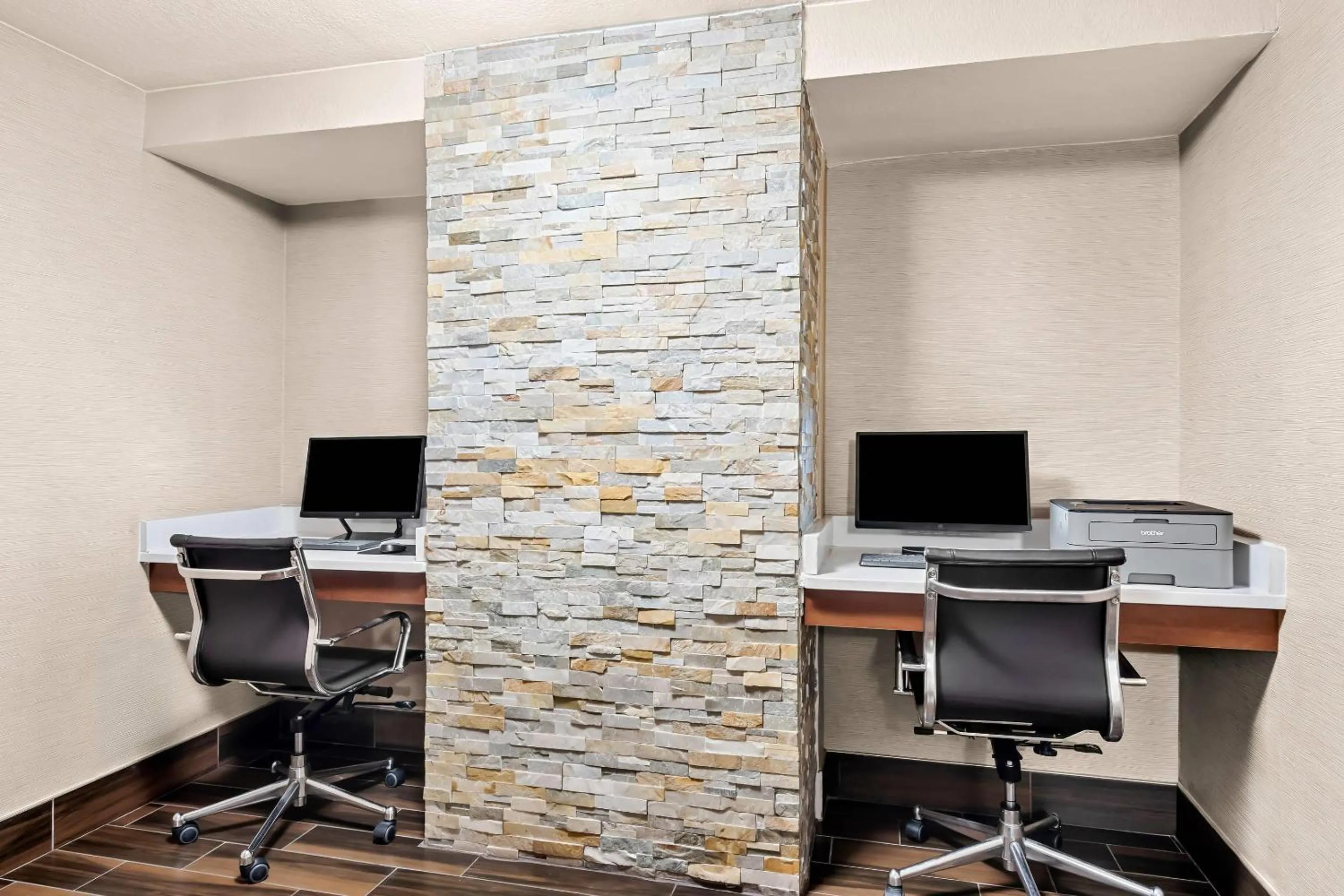 Business facilities in Comfort Inn University