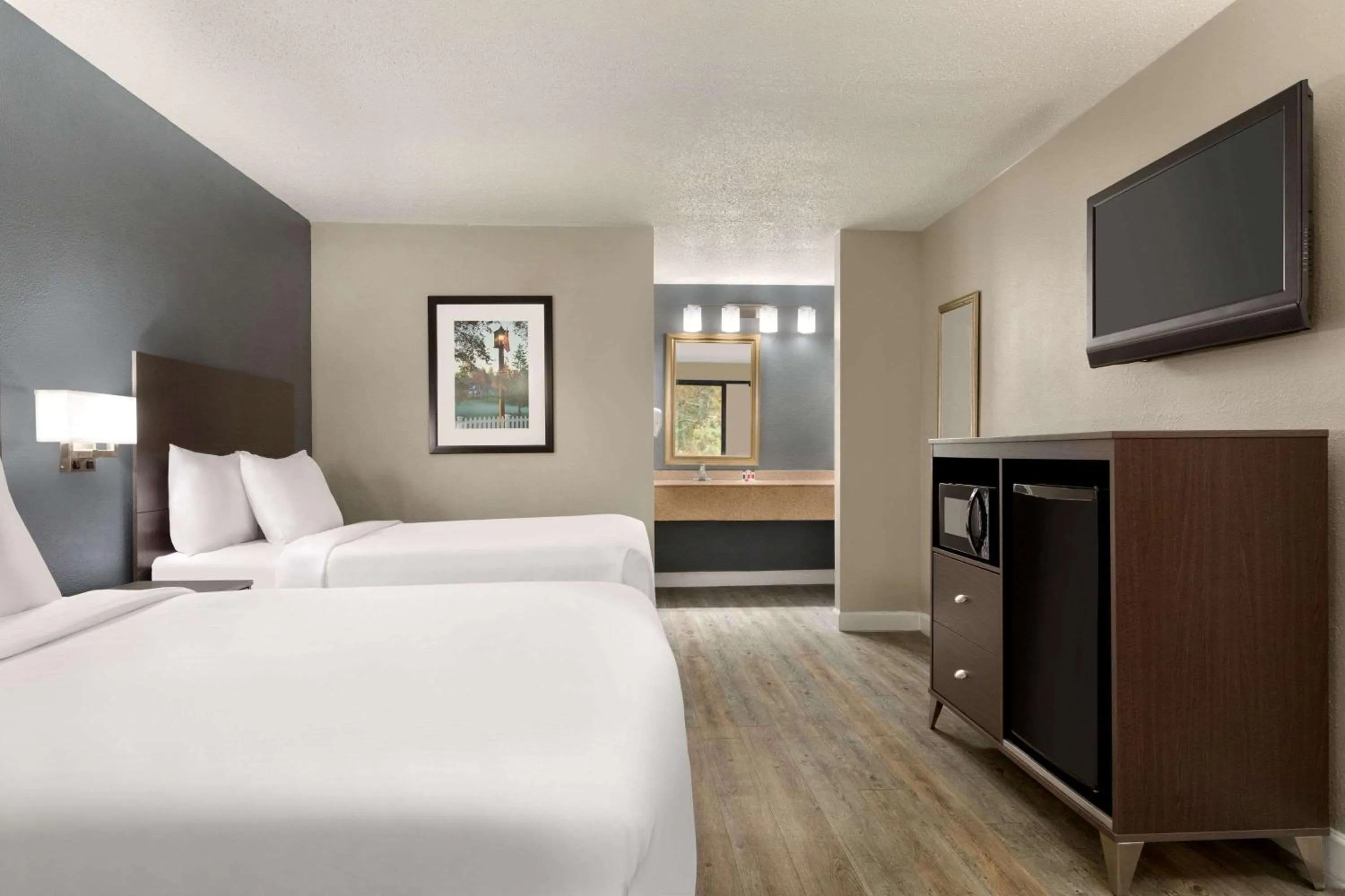 Photo of the whole room, Bed in Baymont by Wyndham Wilmington