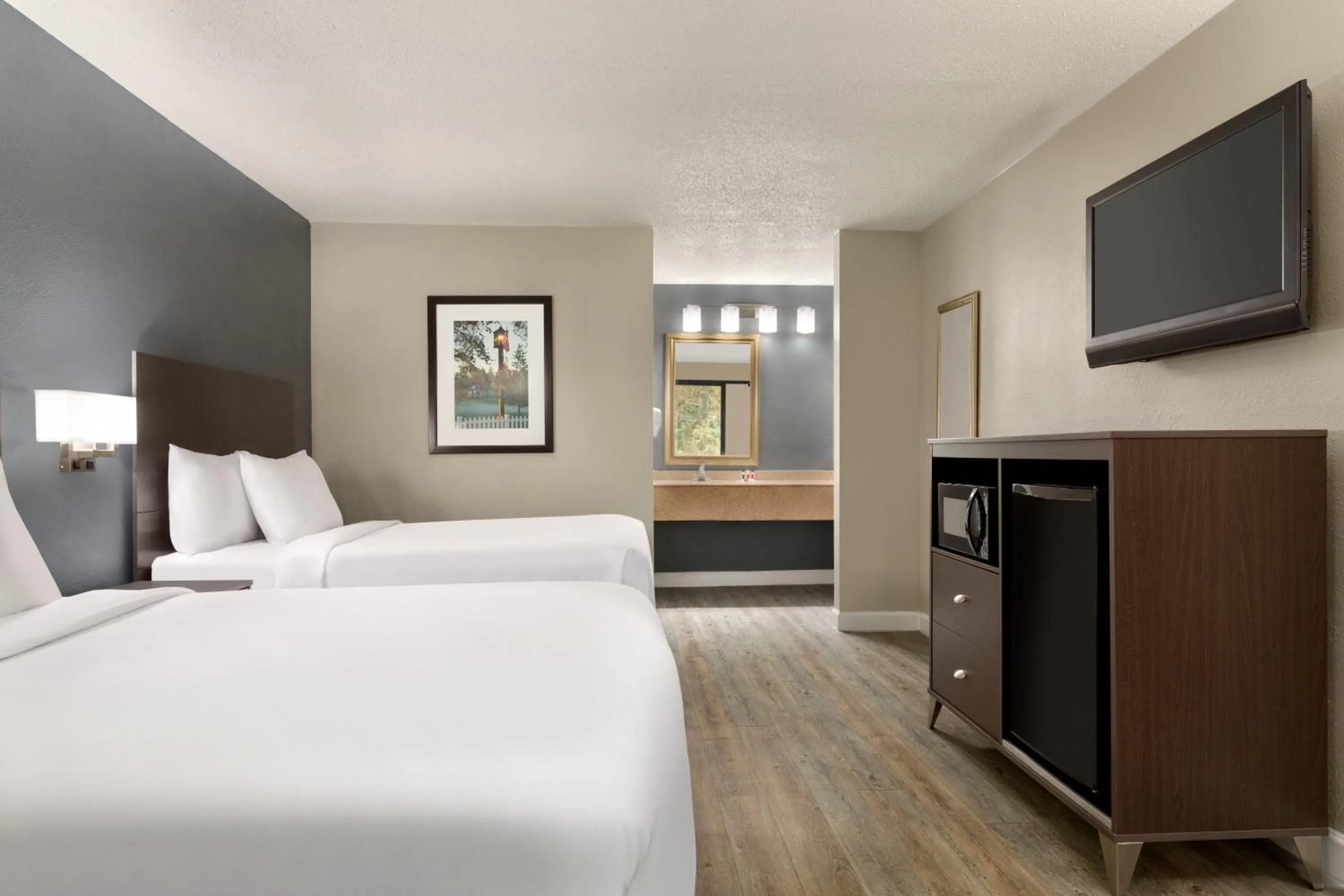 Photo of the whole room, Bed in Baymont by Wyndham Wilmington