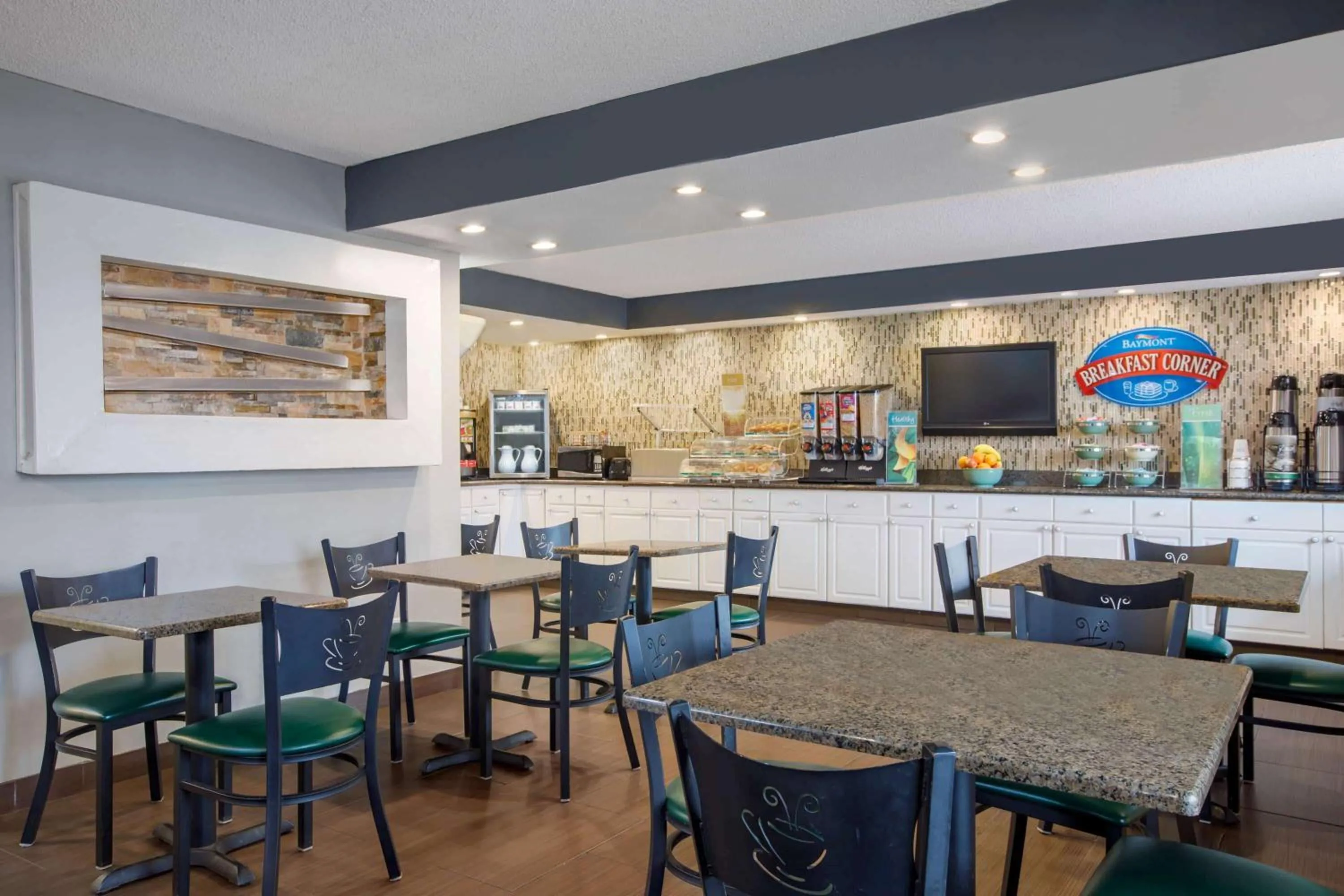 Restaurant/places to eat in Baymont by Wyndham Wilmington