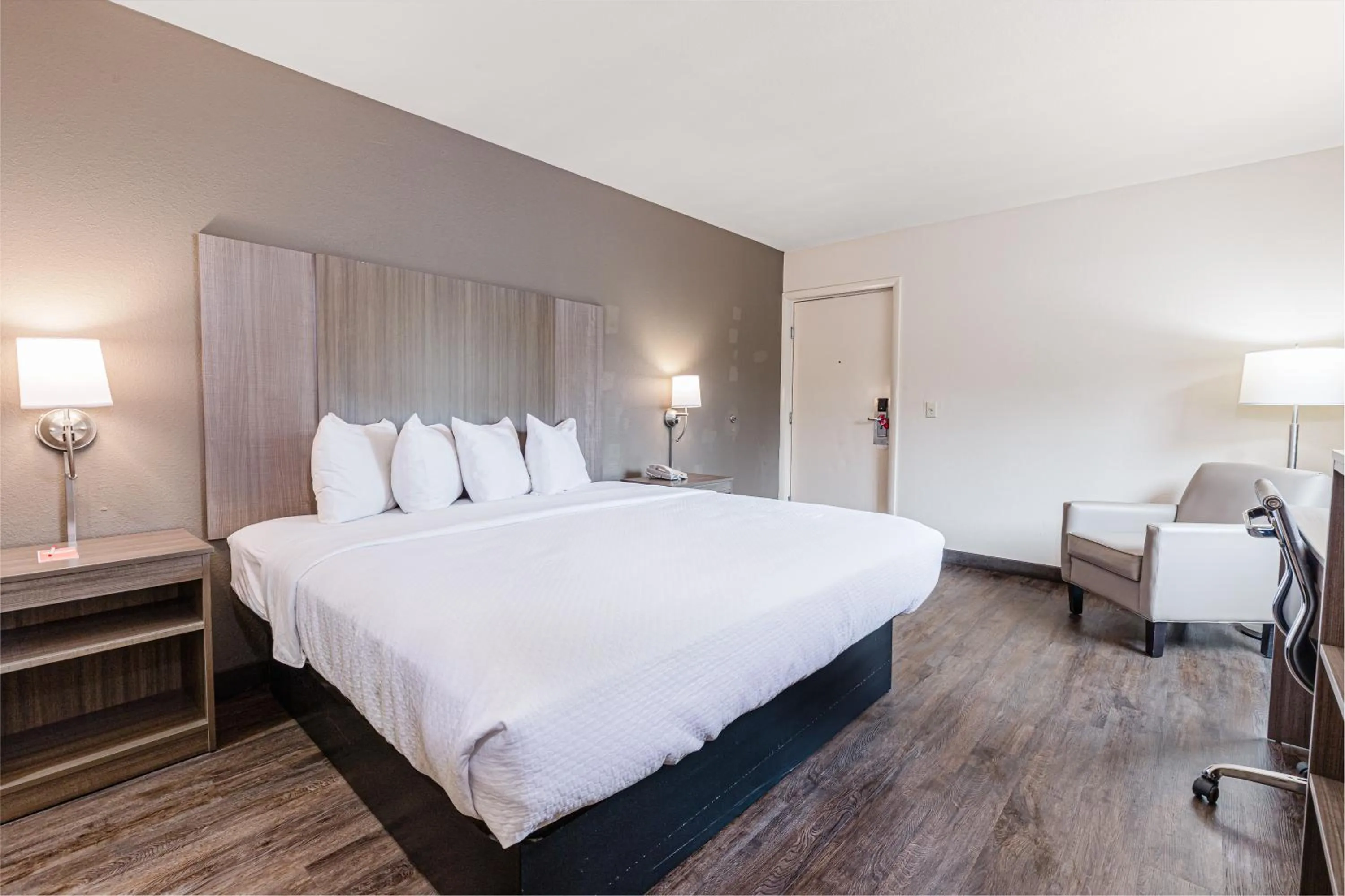 Property building, Bed in Econo Lodge Cherokee Near Island Park