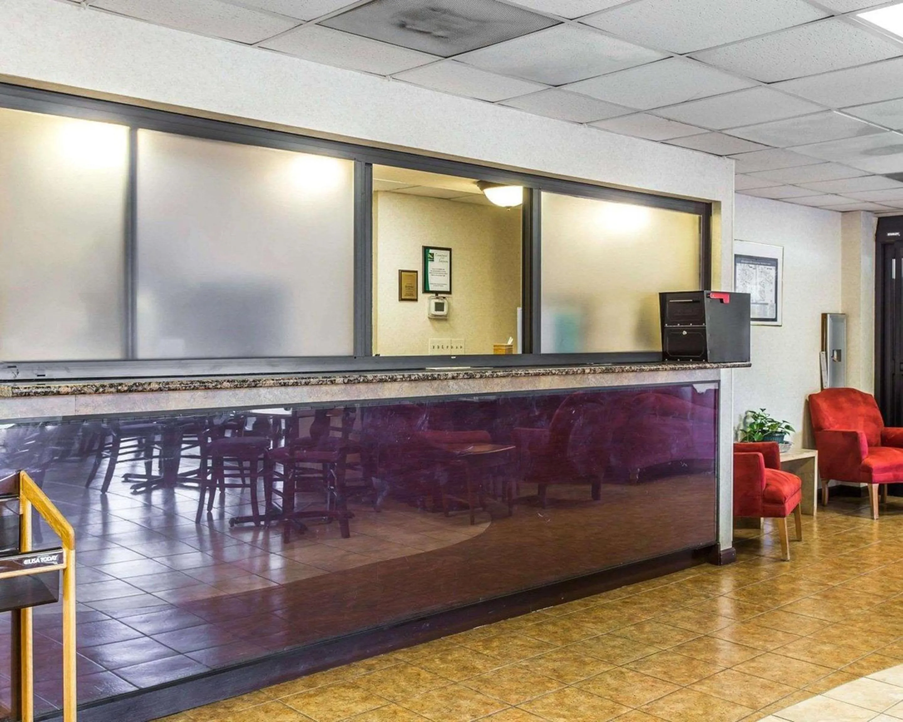 Lobby or reception in Townhouse Winston Salem - University