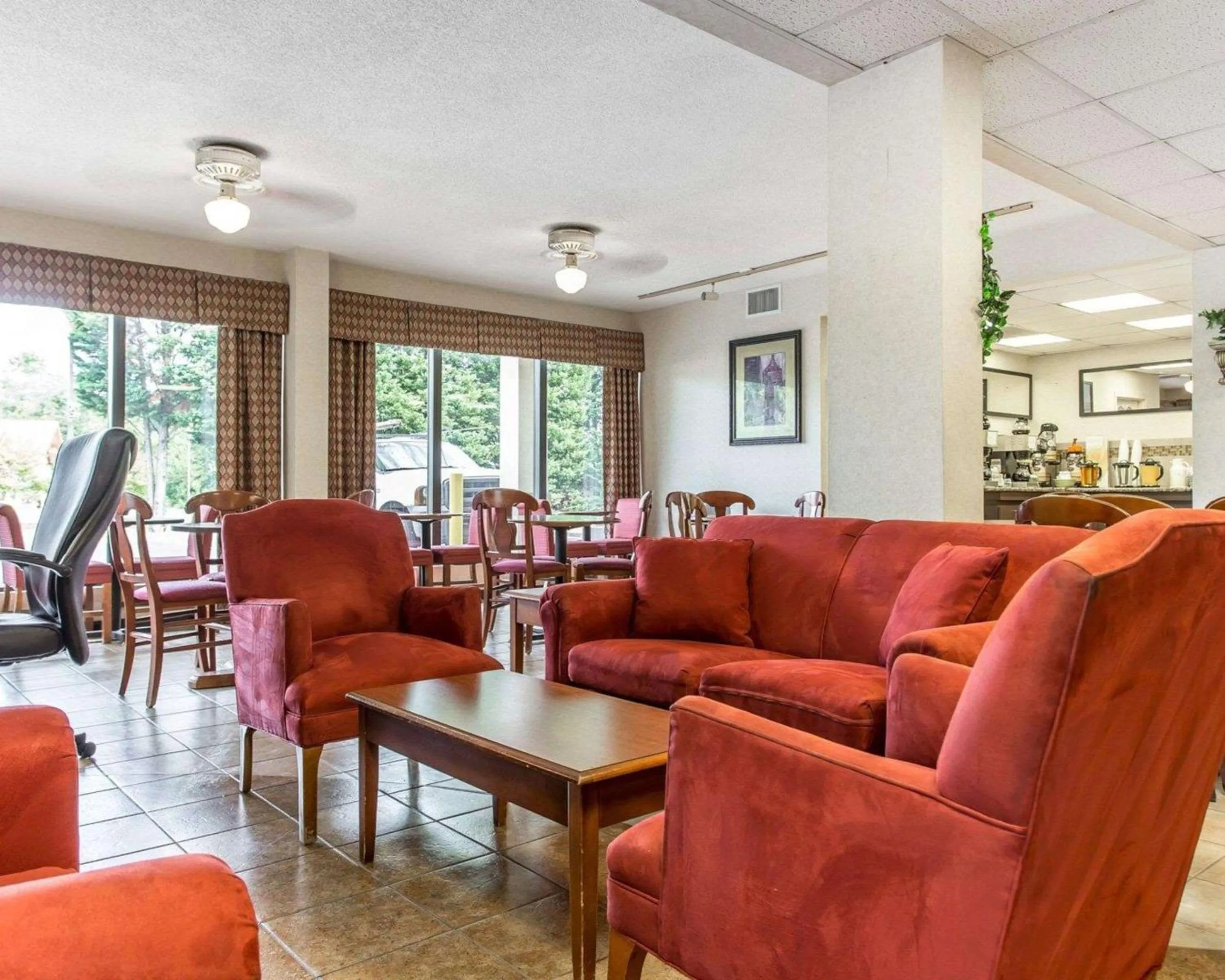 Lobby or reception in Townhouse Winston Salem - University