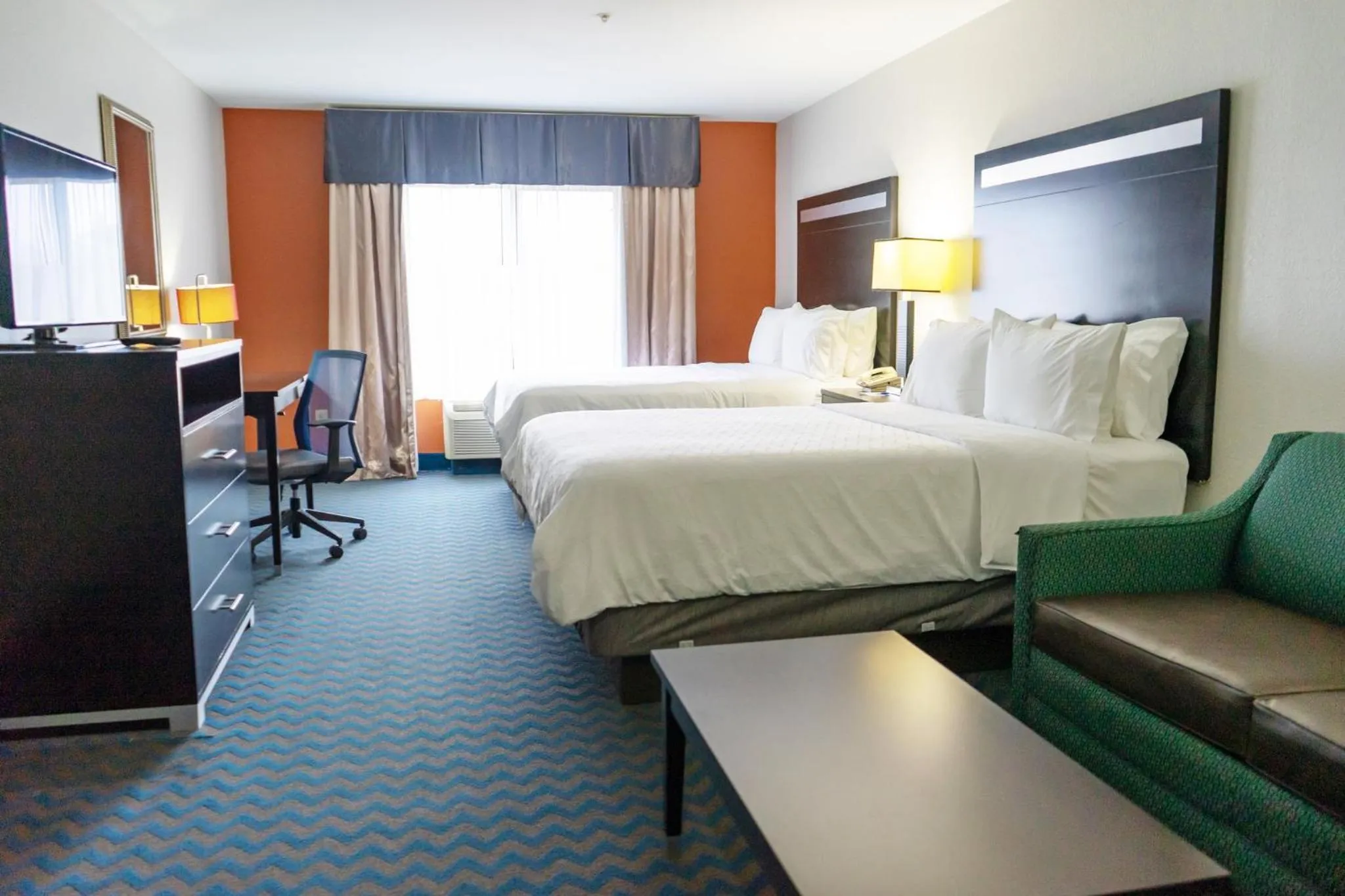 Photo of the whole room, Bed in Holiday Inn Express & Suites Roanoke Rapids by IHG