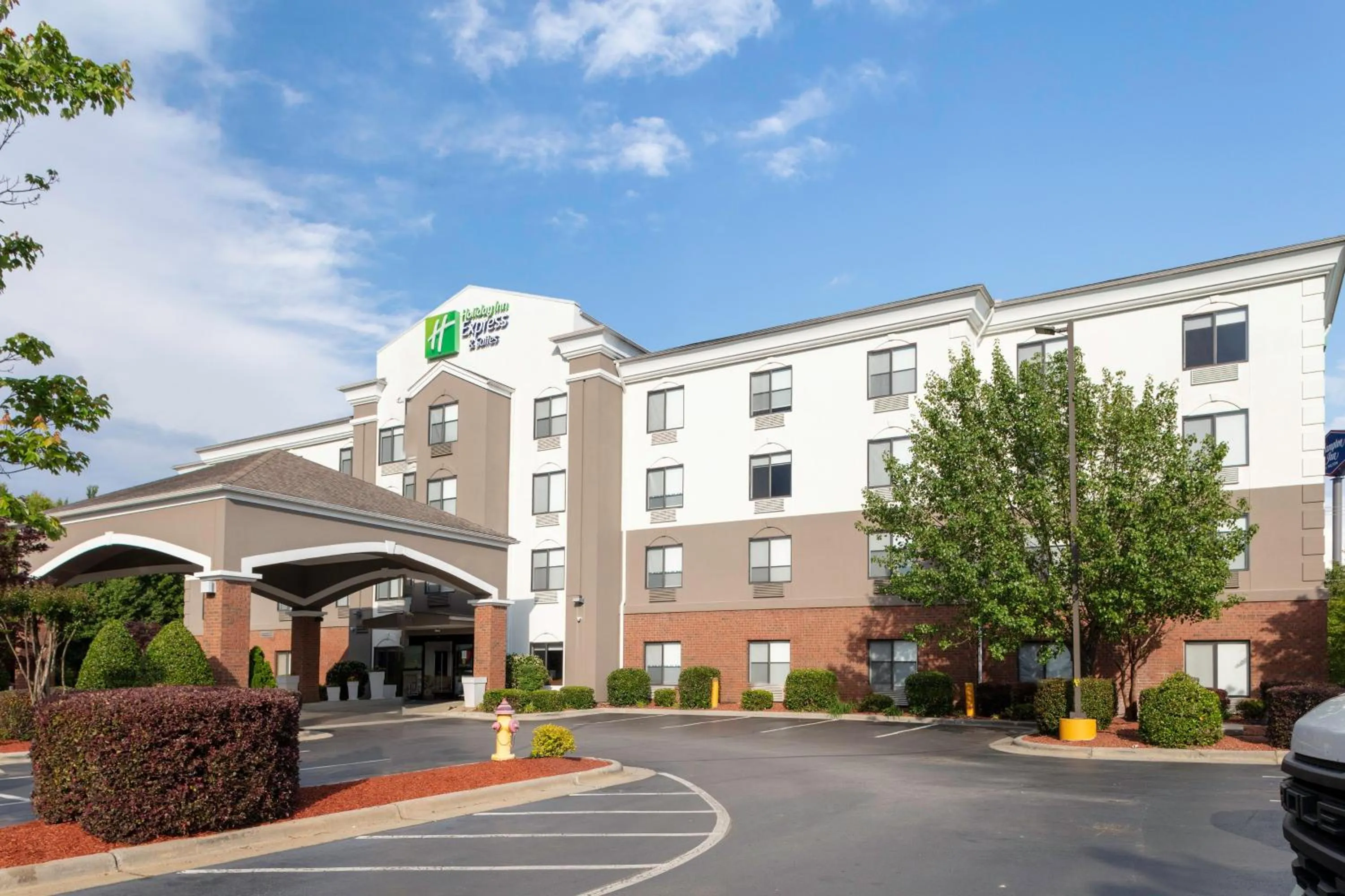 Holiday Inn Express & Suites Roanoke Rapids by IHG