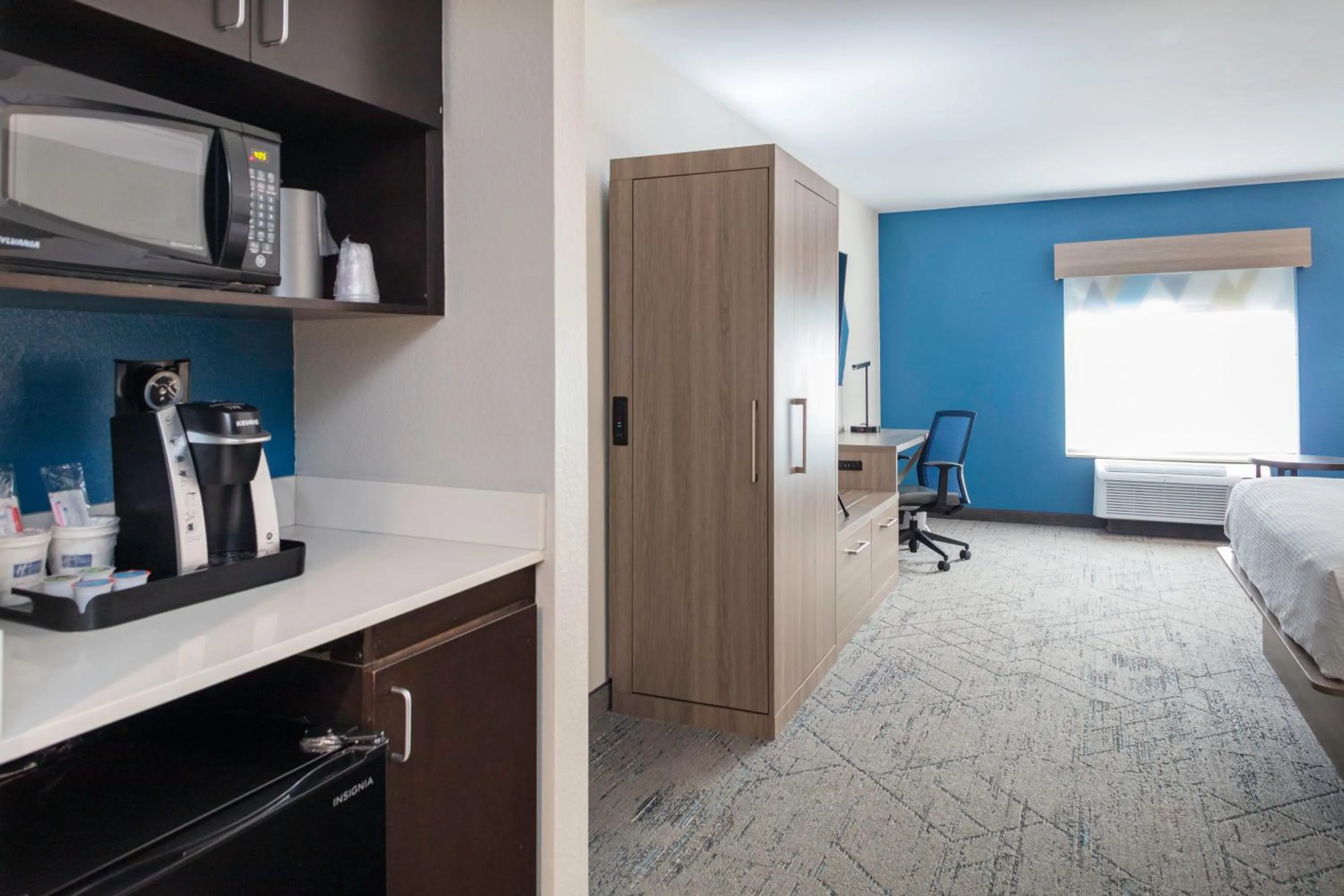 Photo of the whole room, Bed in Holiday Inn Express & Suites Roanoke Rapids by IHG