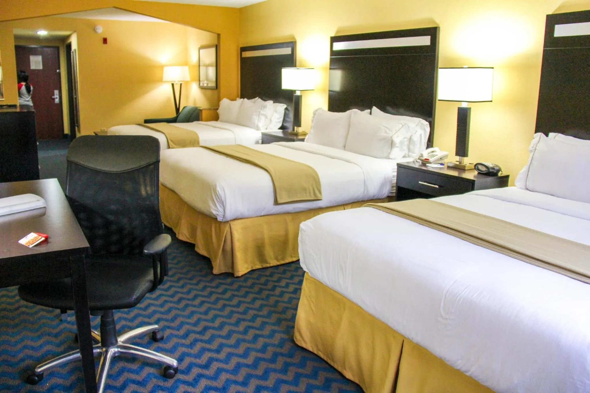 Photo of the whole room, Bed in Holiday Inn Express & Suites Roanoke Rapids by IHG