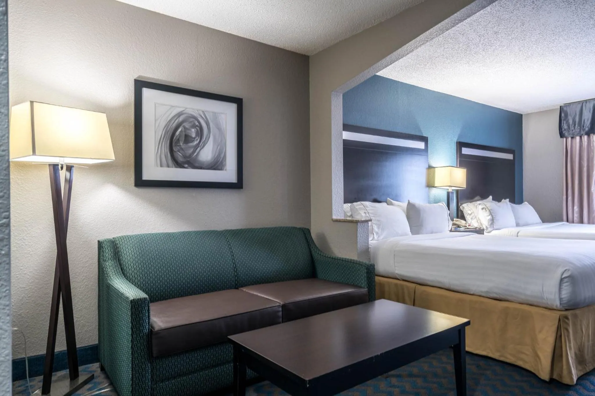 Photo of the whole room, Bed in Holiday Inn Express & Suites Roanoke Rapids by IHG