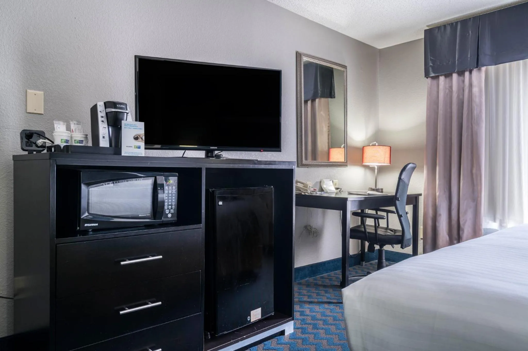 Photo of the whole room, Bed in Holiday Inn Express & Suites Roanoke Rapids by IHG