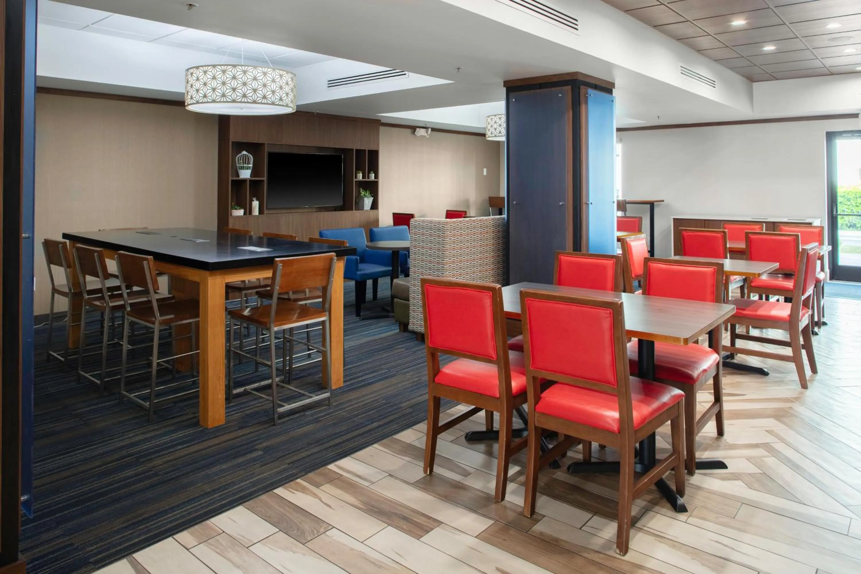 Breakfast in Holiday Inn Express & Suites Roanoke Rapids by IHG