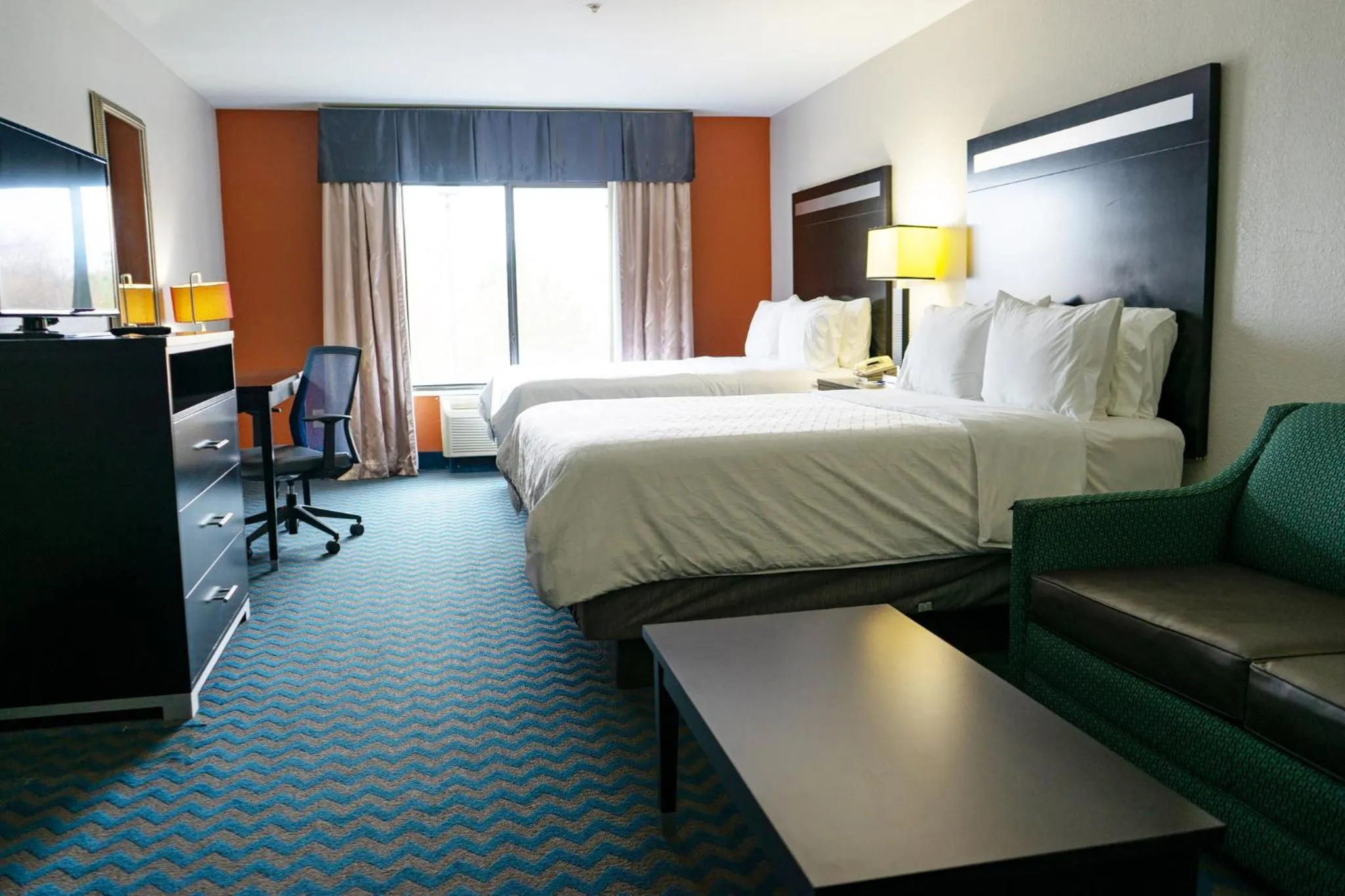 Photo of the whole room, Bed in Holiday Inn Express & Suites Roanoke Rapids by IHG