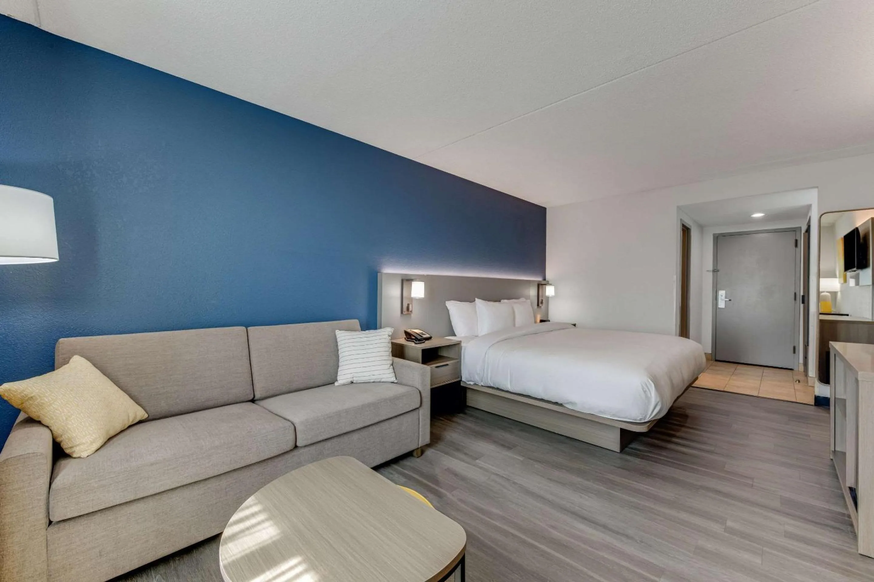 Bedroom, Bed in Comfort Inn Thomasville I-85