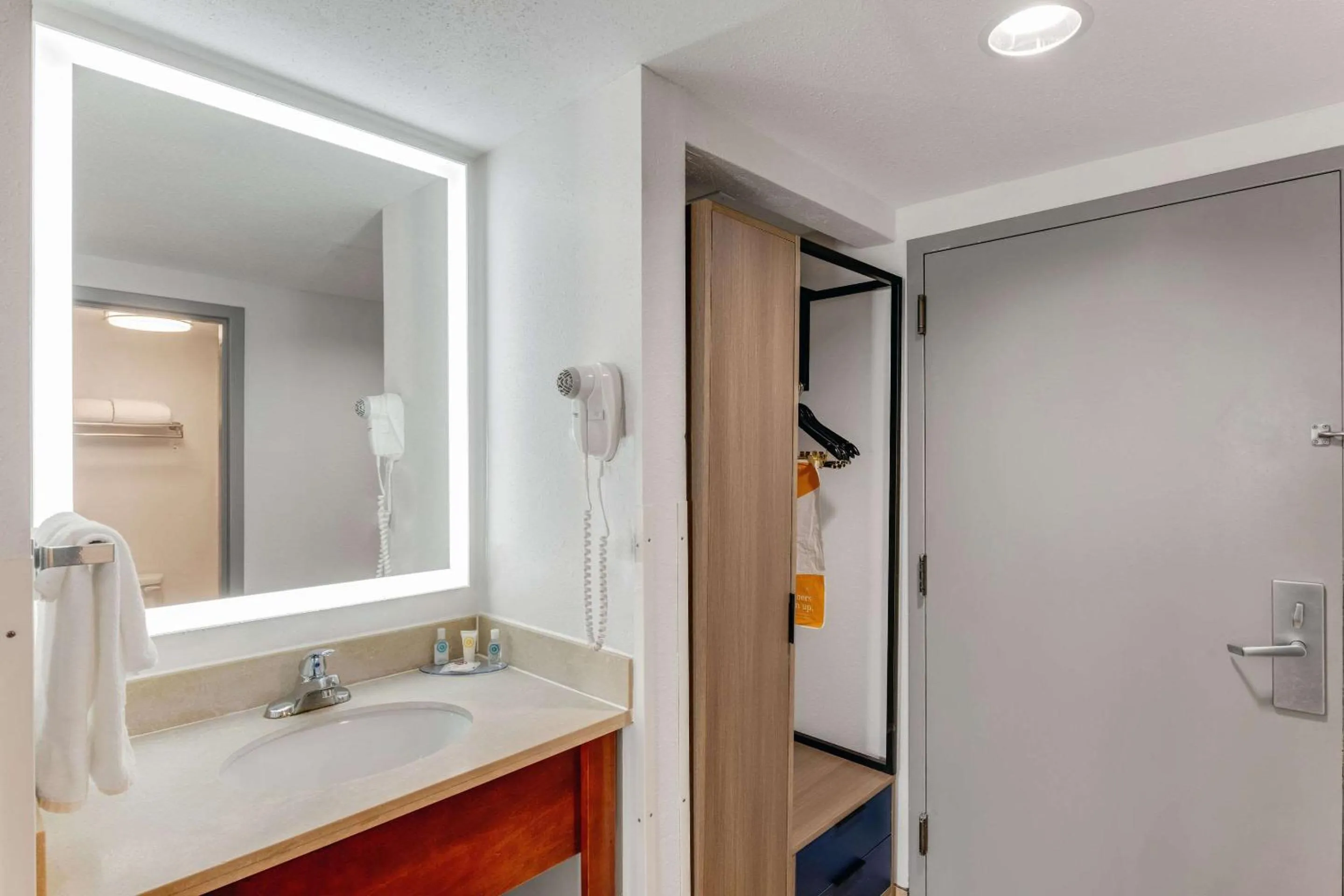 Bedroom in Comfort Inn Thomasville I-85