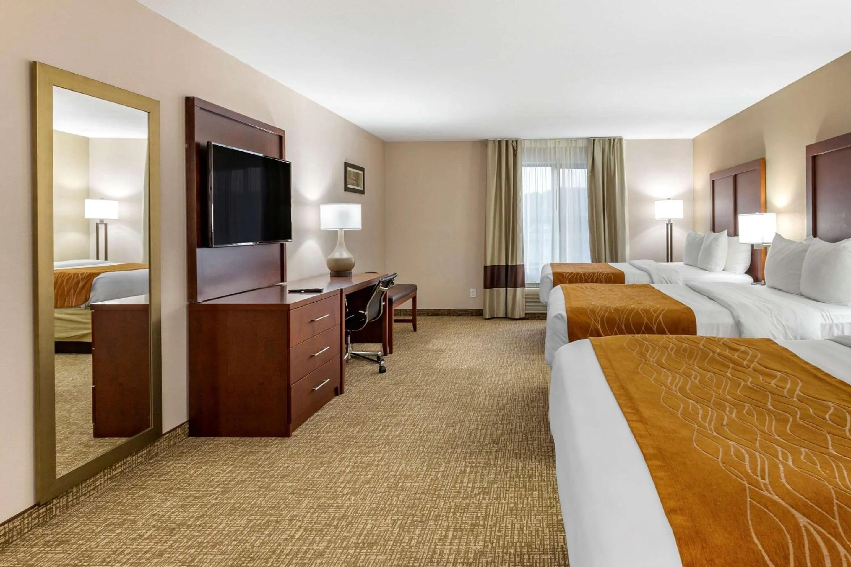 Photo of the whole room, Bed in Comfort Inn Smithfield near I-95