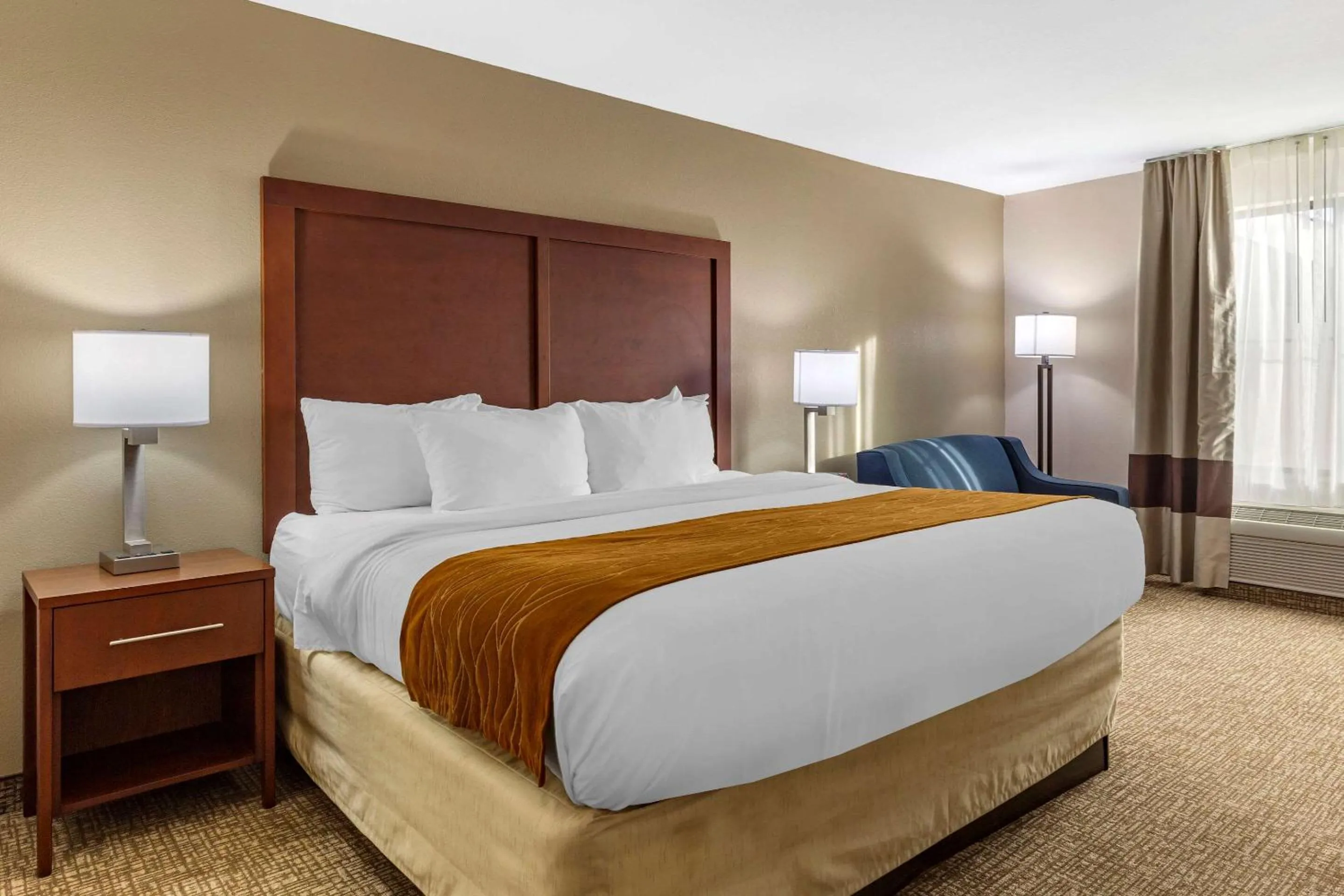 Photo of the whole room, Bed in Comfort Inn Smithfield near I-95