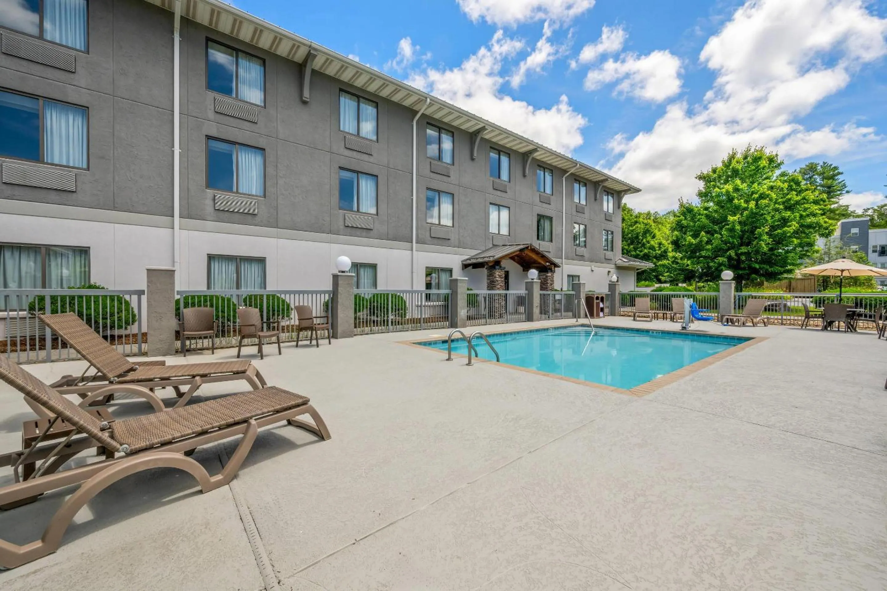 Swimming pool in Sleep Inn Boone University Area