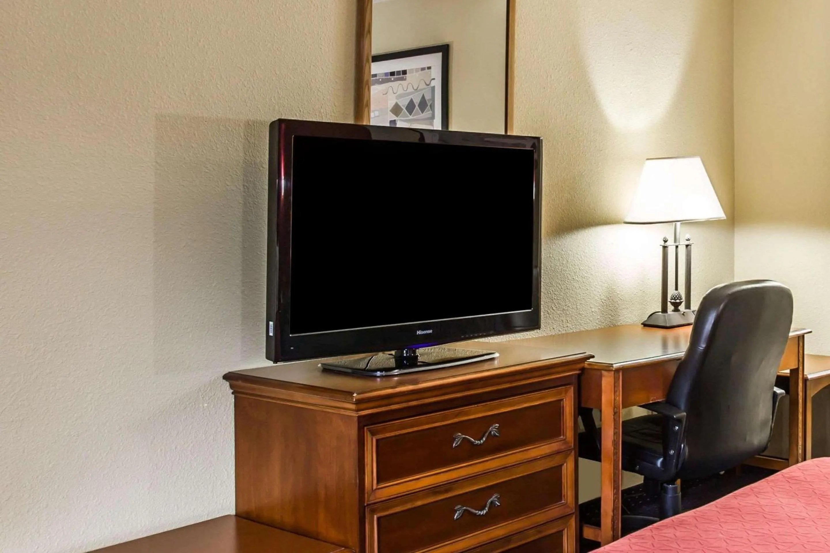 Photo of the whole room, Bed in Rodeway Inn Charlotte North End