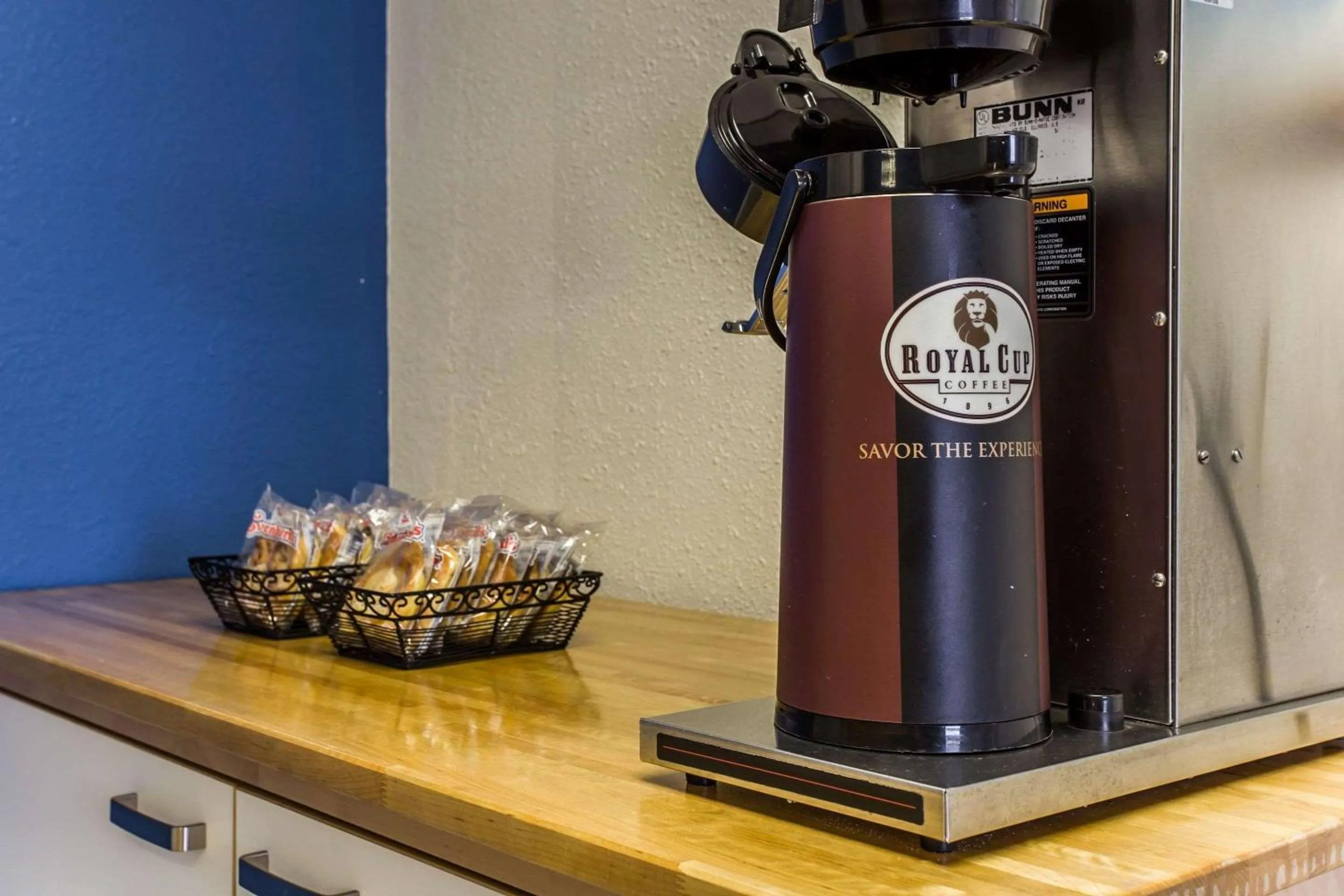 Restaurant/places to eat in Rodeway Inn Charlotte North End