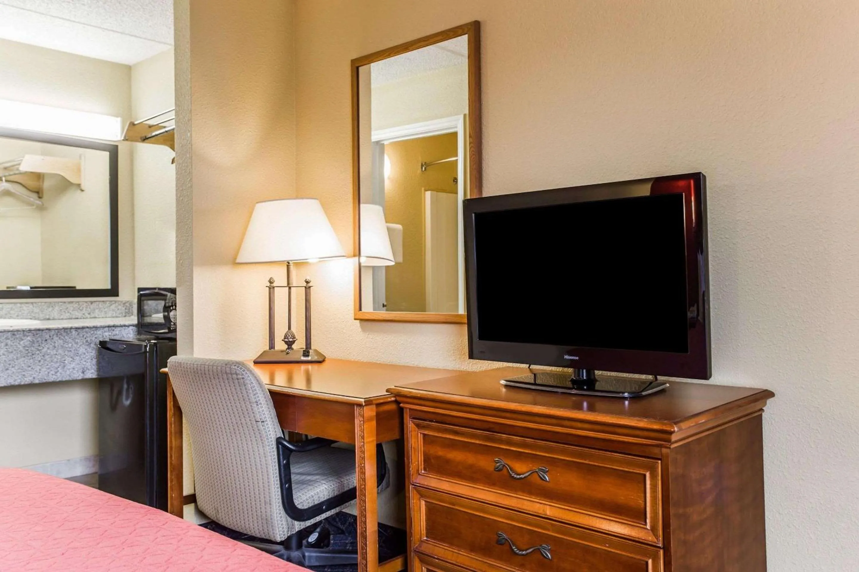 Photo of the whole room, Bed in Rodeway Inn Charlotte North End