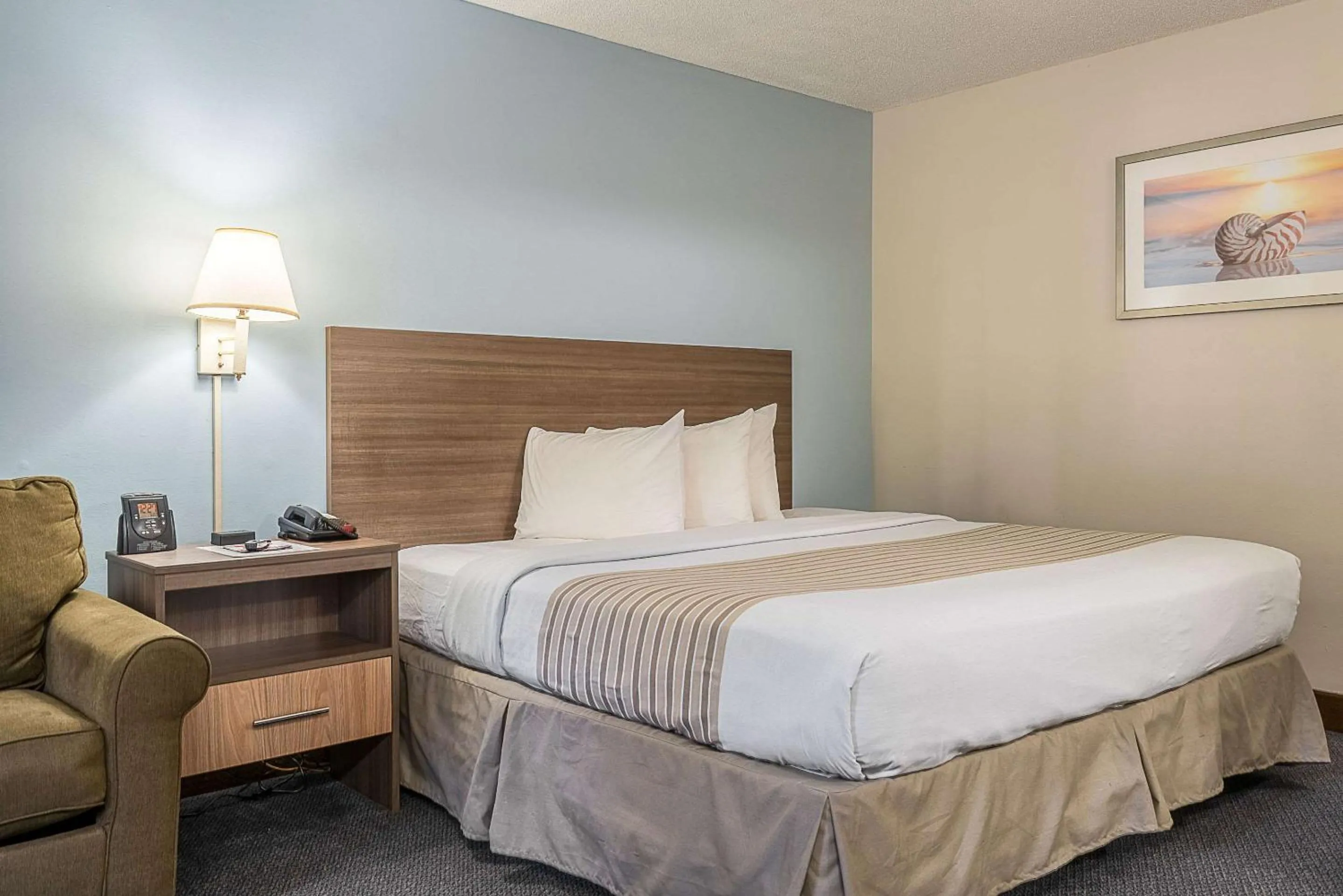 Bedroom, Bed in Suburban Studios of Wilmington