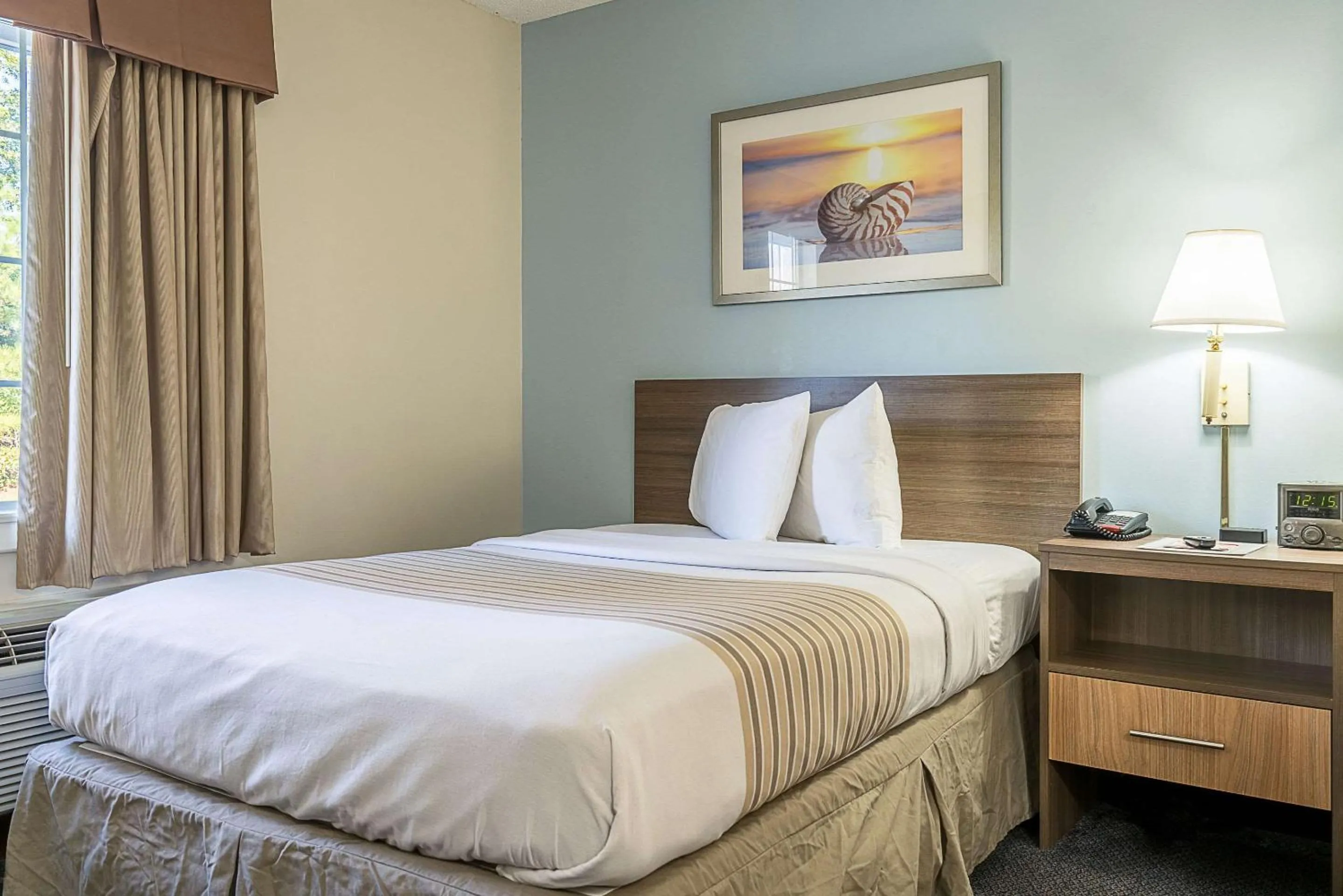 Bedroom, Bed in Suburban Studios of Wilmington