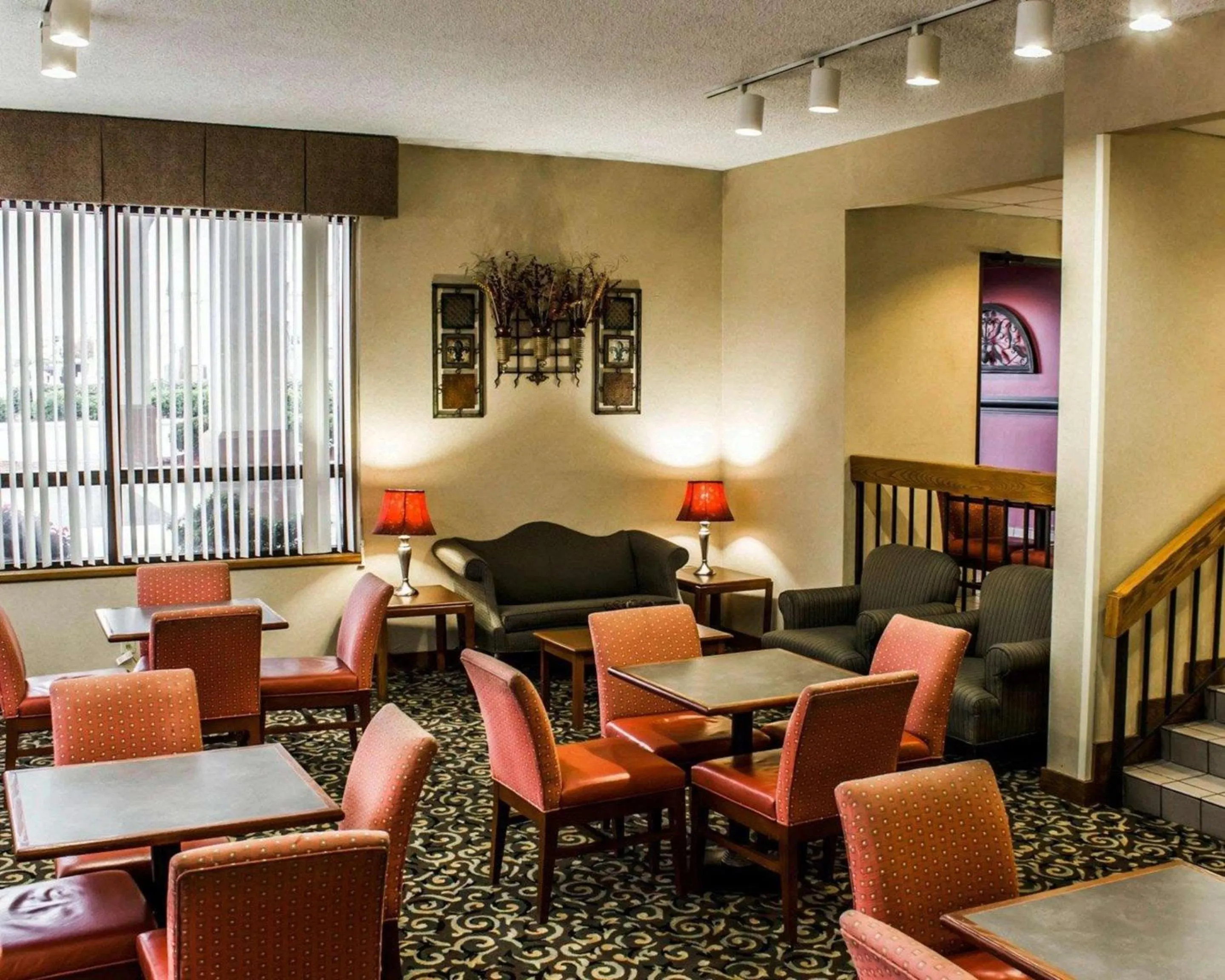 Restaurant/places to eat in Quality Inn Roanoke near Lake Gaston