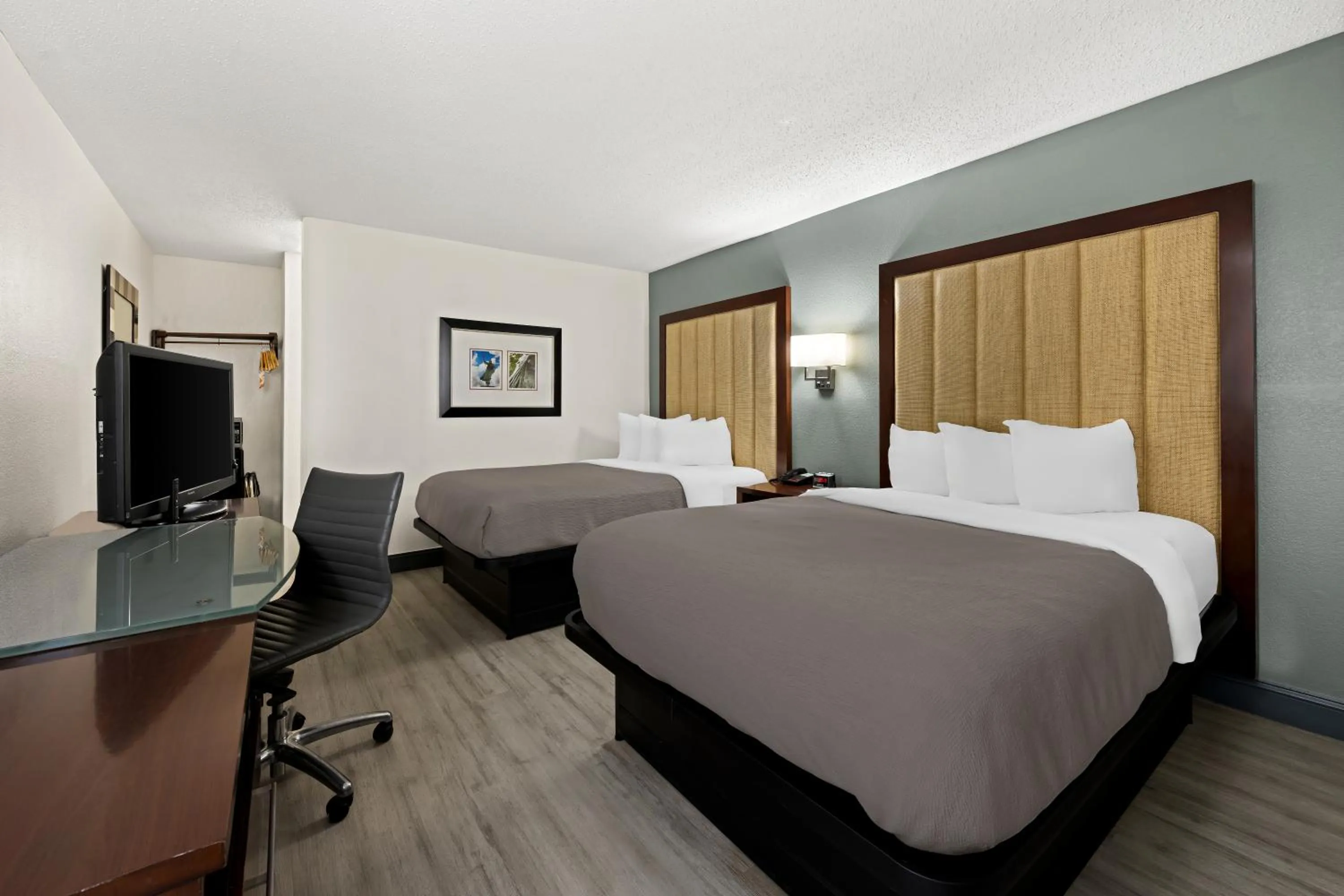 Bedroom, Bed in Quality Inn