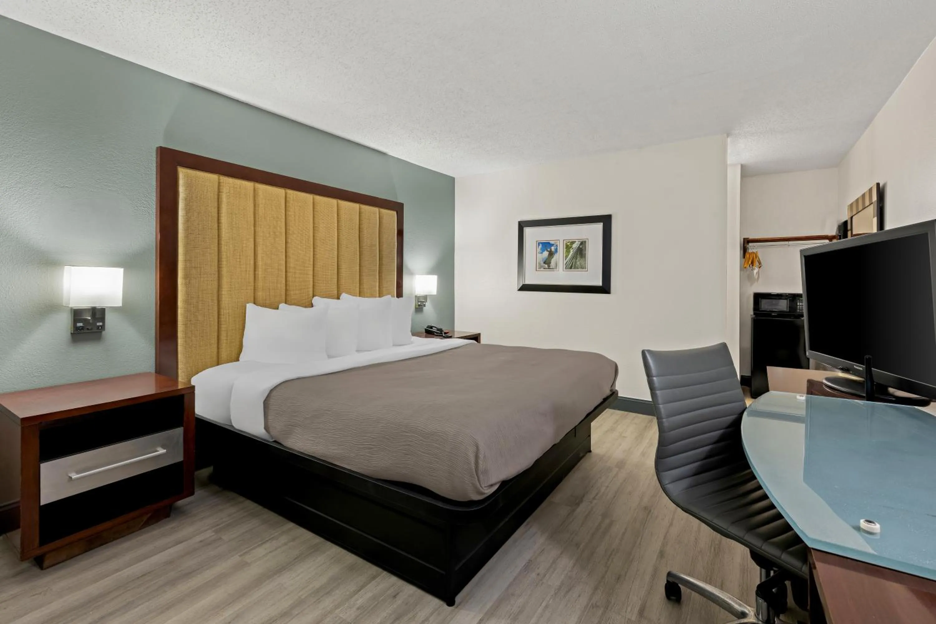 Bedroom, Bed in Quality Inn