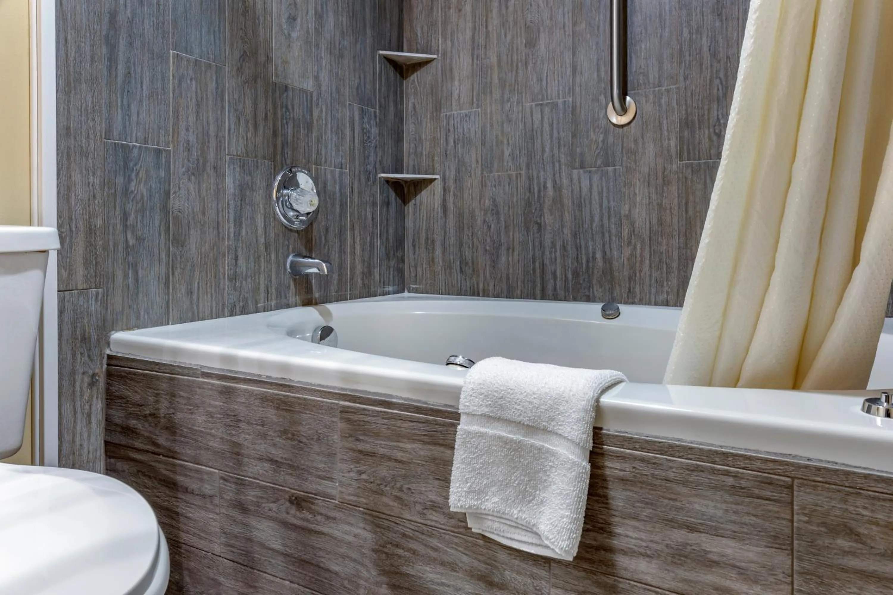 Bathroom in Econo Lodge & Suites Southern Pines - Pinehurst