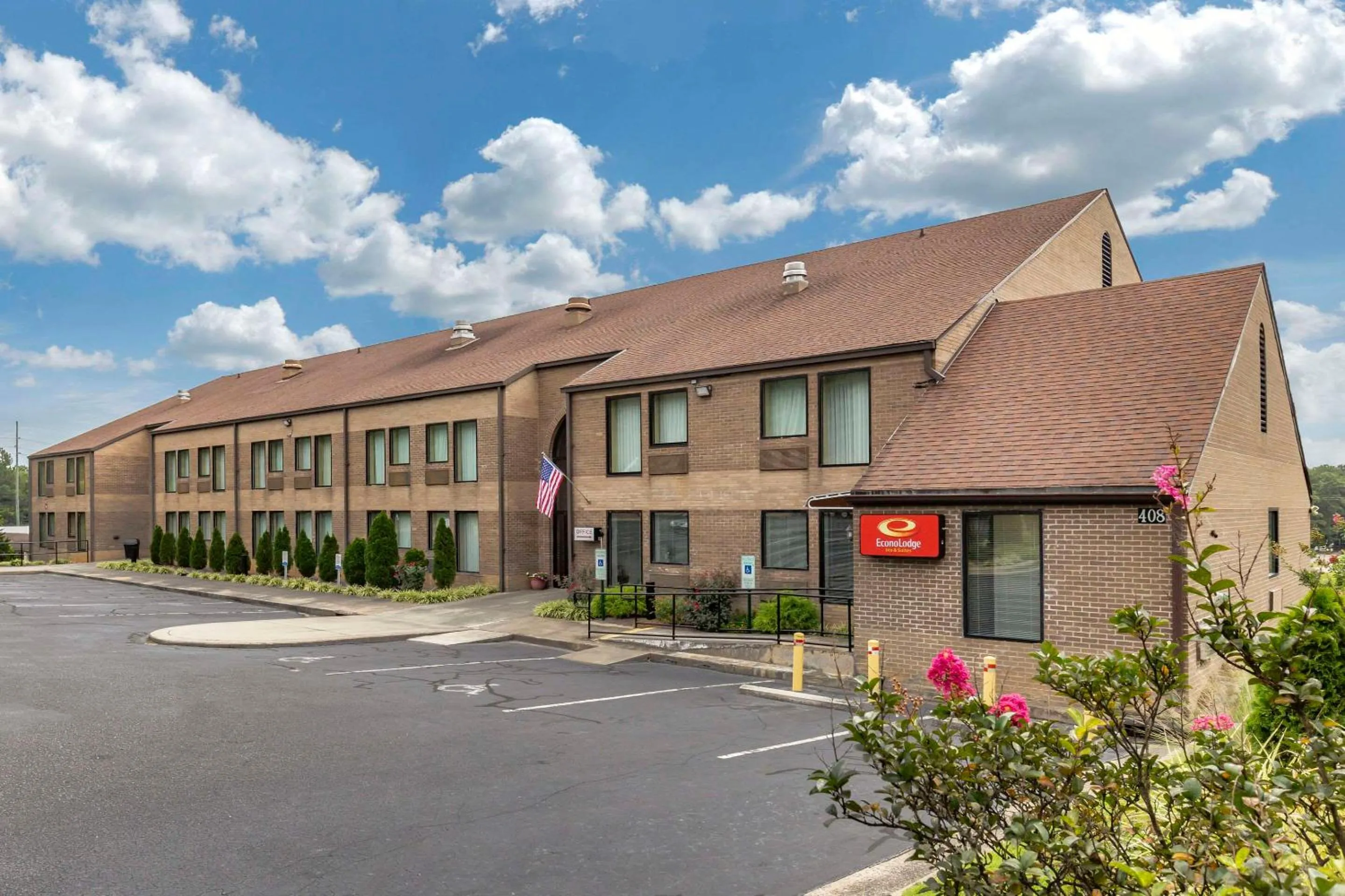 Property building in Econo Lodge & Suites Southern Pines - Pinehurst