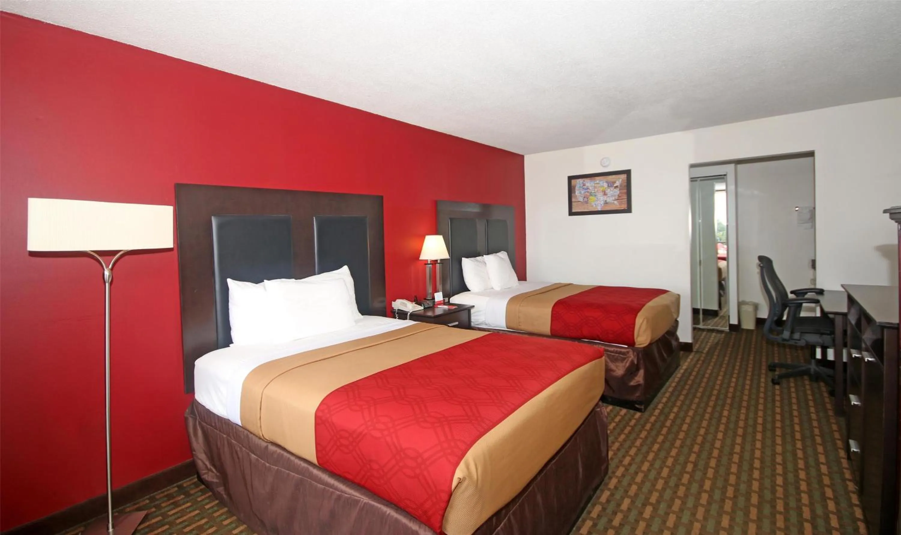 Bedroom, Bed in Americas Best Value Inn Pilot Mountain