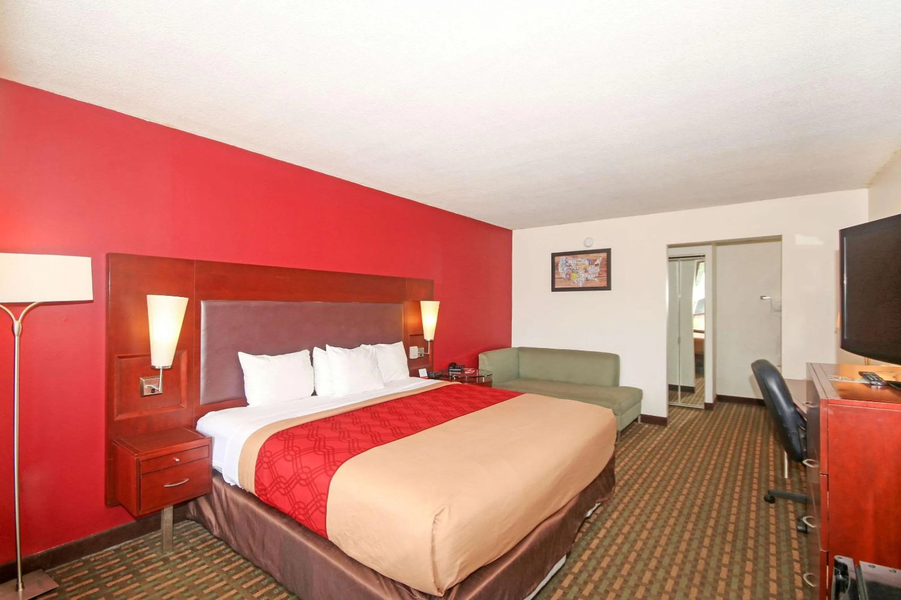 Photo of the whole room, Bed in Econo Lodge Inn And Suites - Pilot Mountain